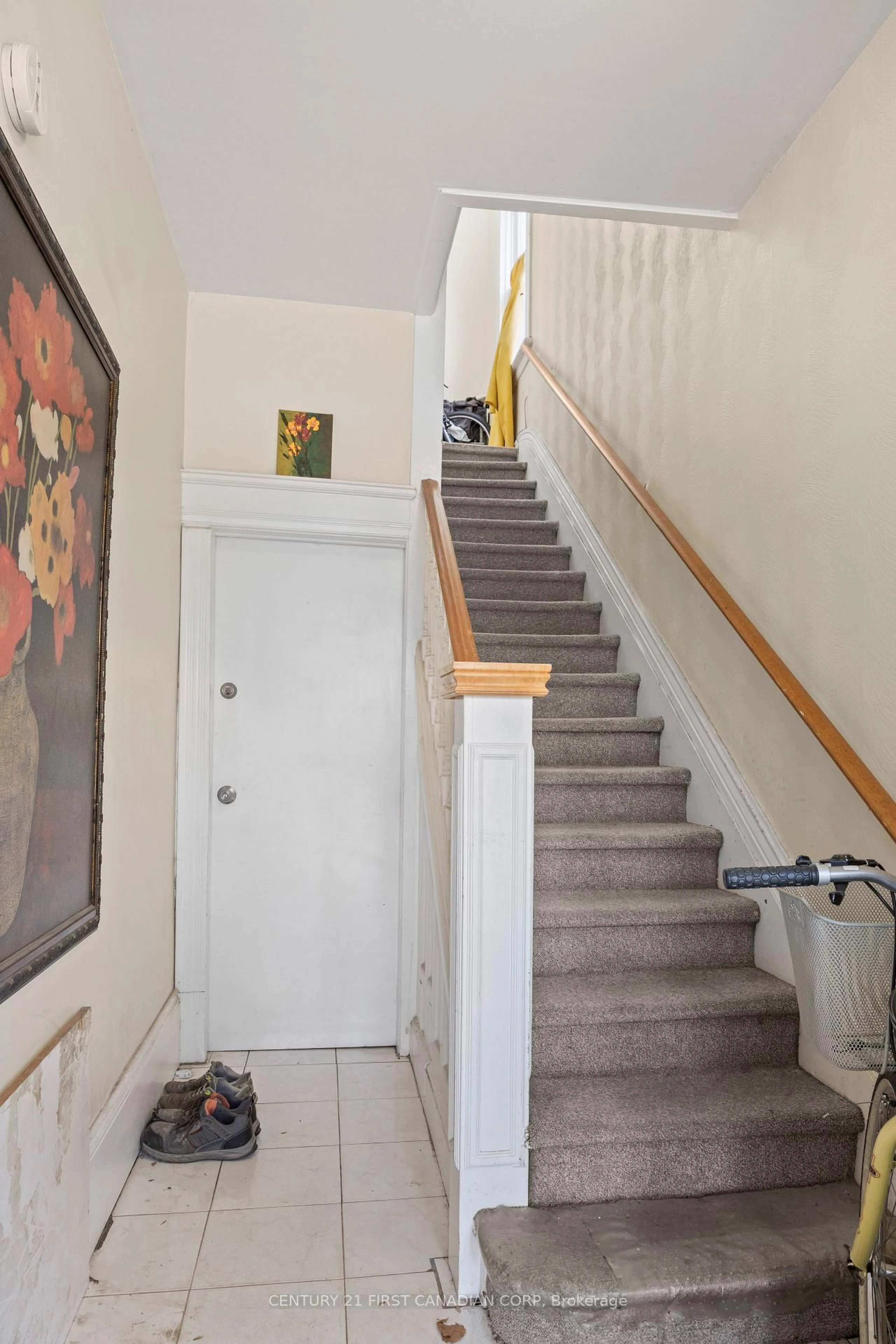 Stairs for 551 Adelaide St, London East Ontario N6B 3J6