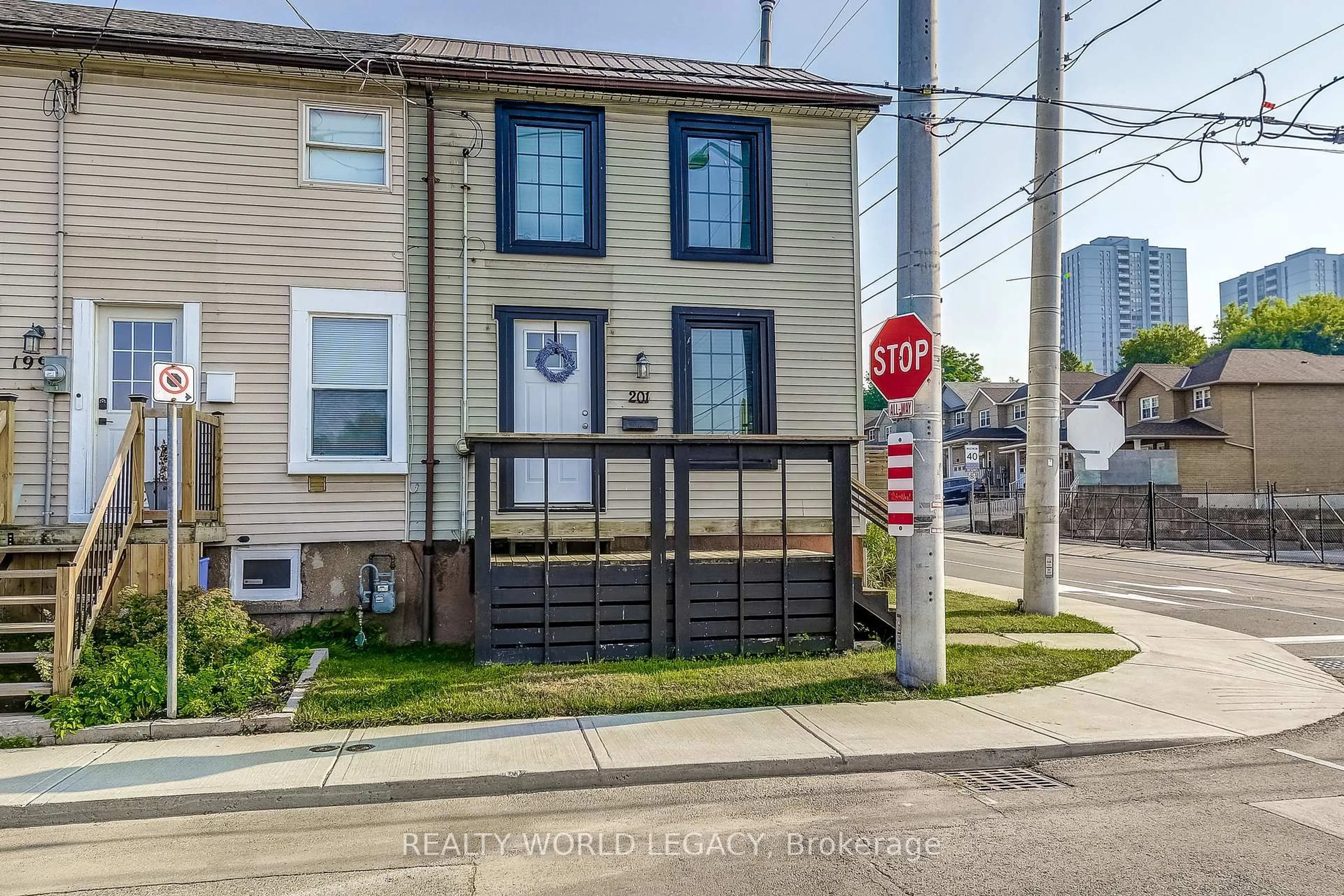 Unknown for 201 Barton St, Hamilton Ontario L8R 2H3