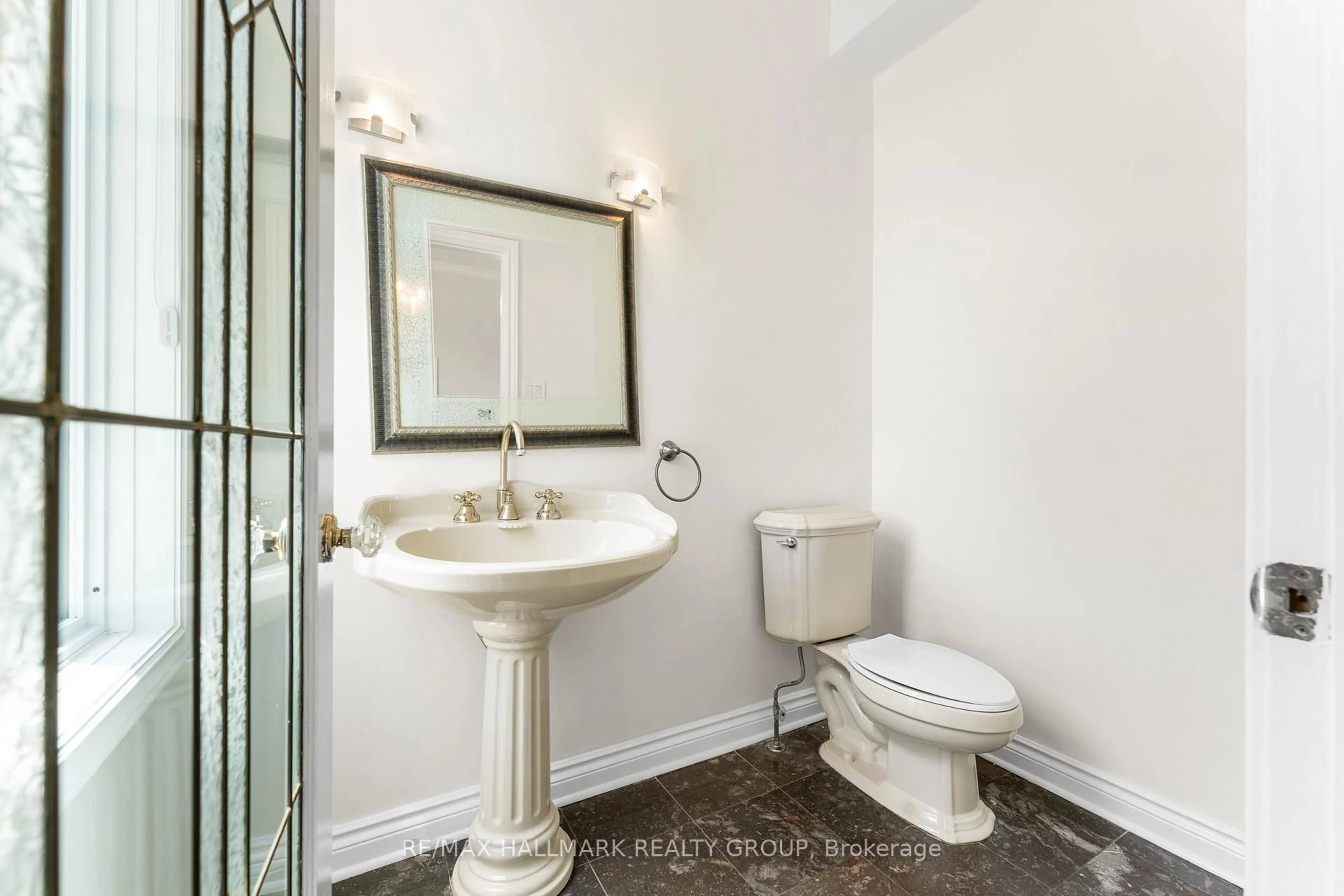 Standard bathroom, ceramic/tile floor for 5749 Knights Dr, Ottawa Ontario K4M 1K2