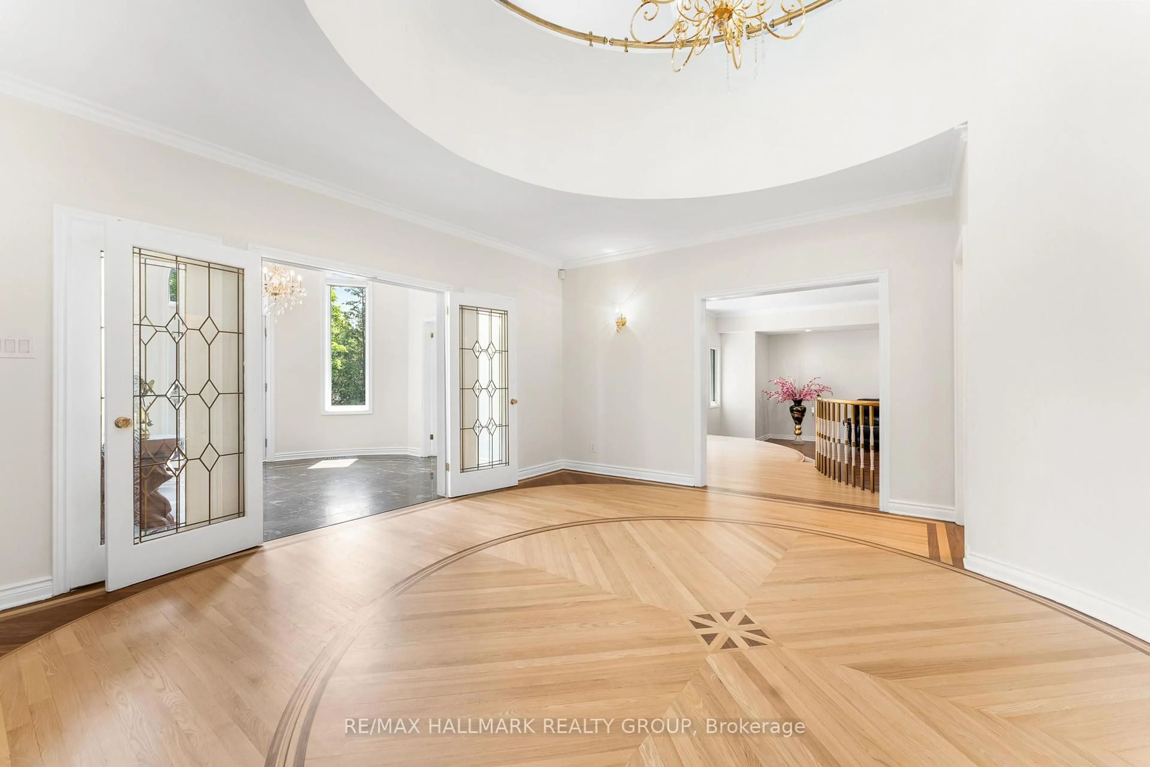 Indoor foyer for 5749 Knights Dr, Ottawa Ontario K4M 1K2