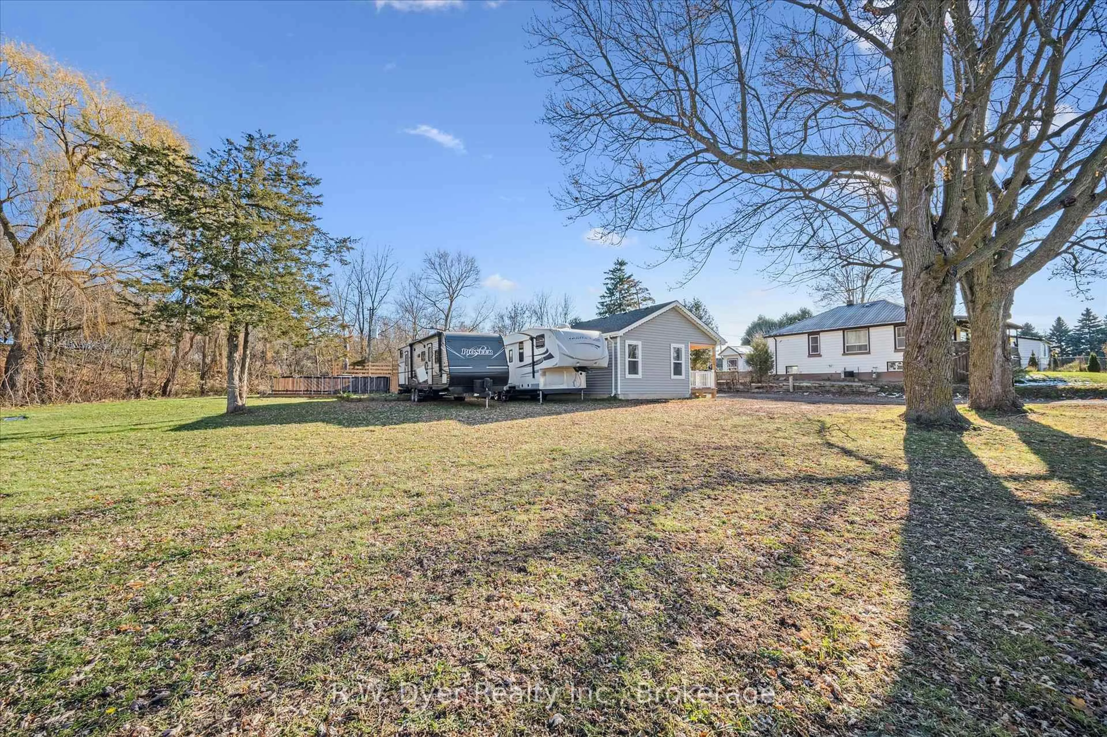 A pic from outside/outdoor area/front of a property/back of a property/a pic from drone, unknown for 584038 Beachville Rd, South-West Oxford Ontario N5C 3J5