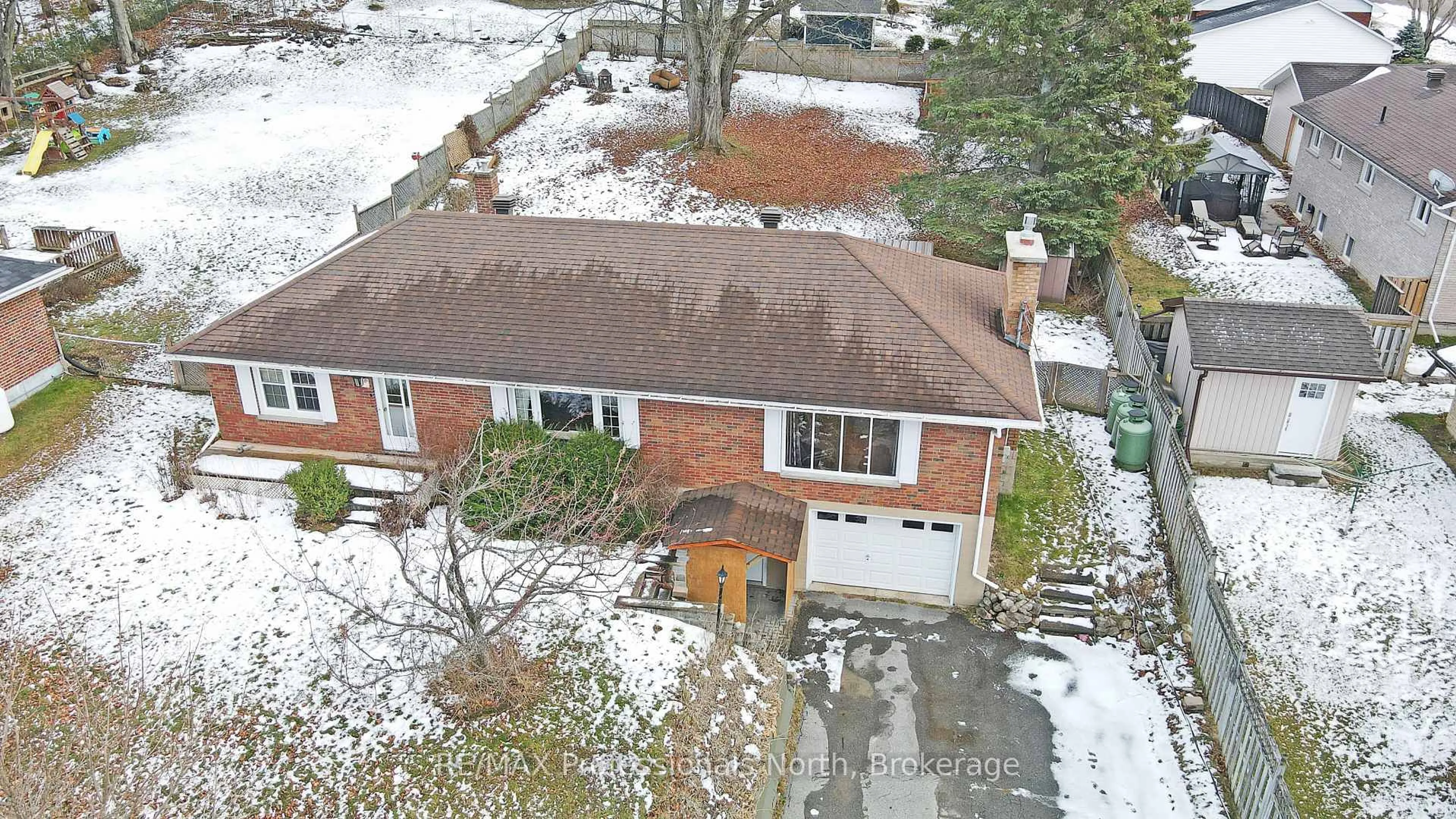 A pic from outside/outdoor area/front of a property/back of a property/a pic from drone, street for 78 Maple St, Bancroft Ontario K0L 1C0