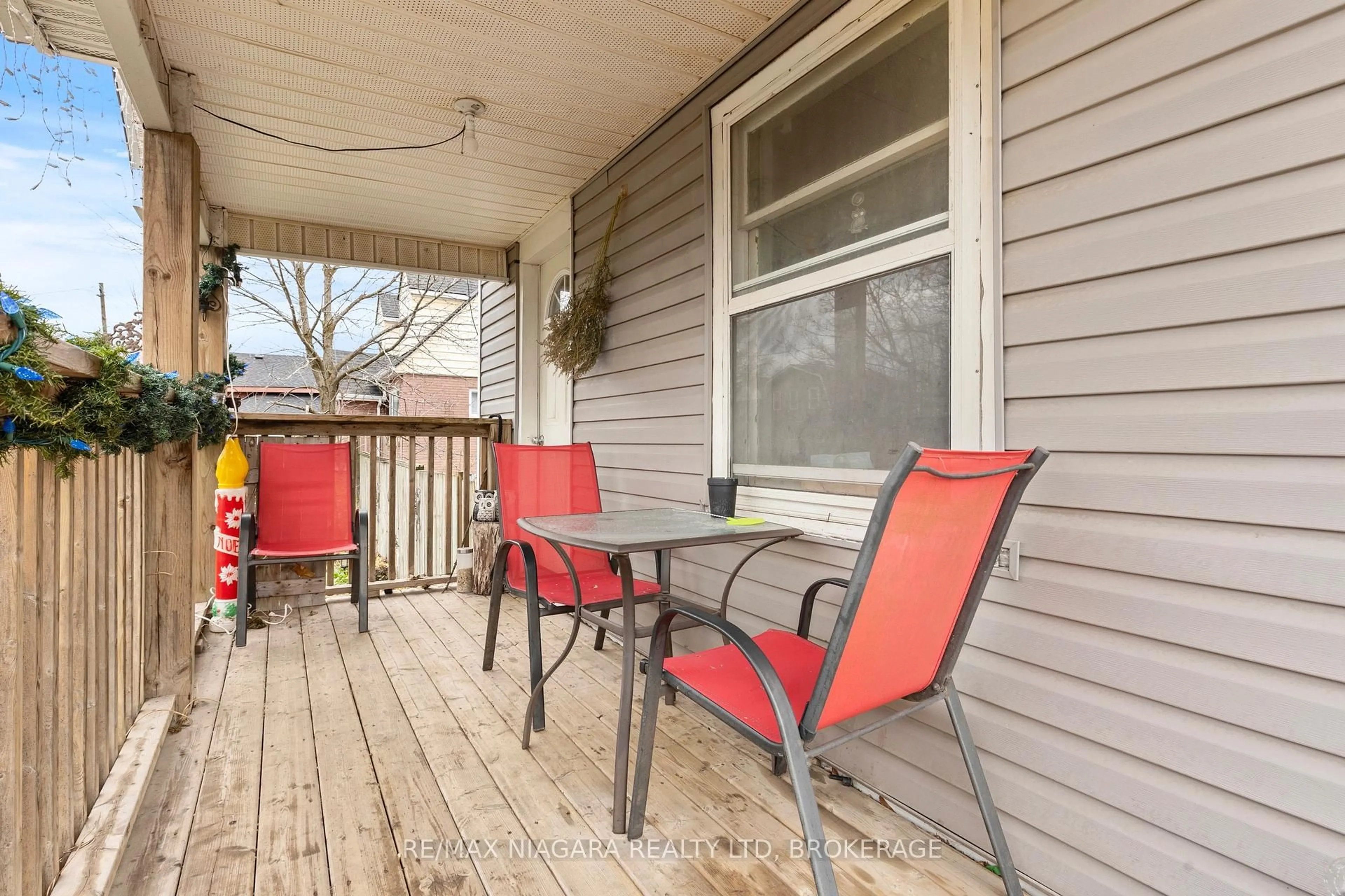 Patio, street for 51 Beatrice St, Welland Ontario L3B 2Z2