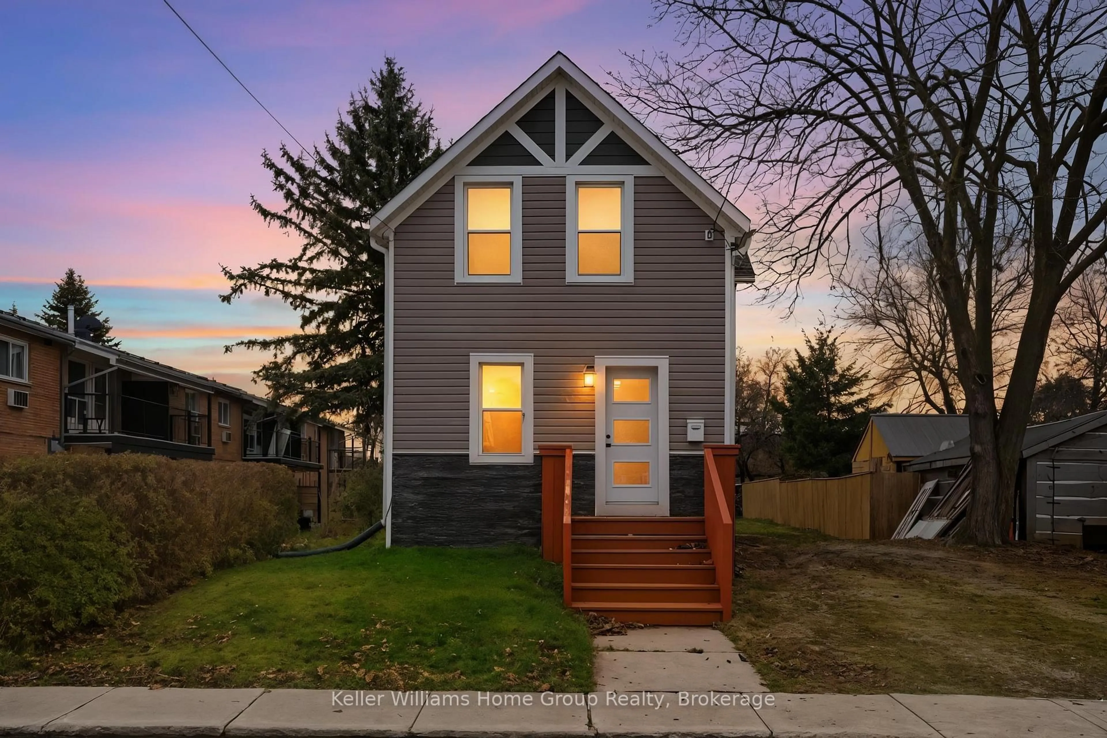 Home with vinyl exterior material, street for 475 11th St, Hanover Ontario N4N 1S9