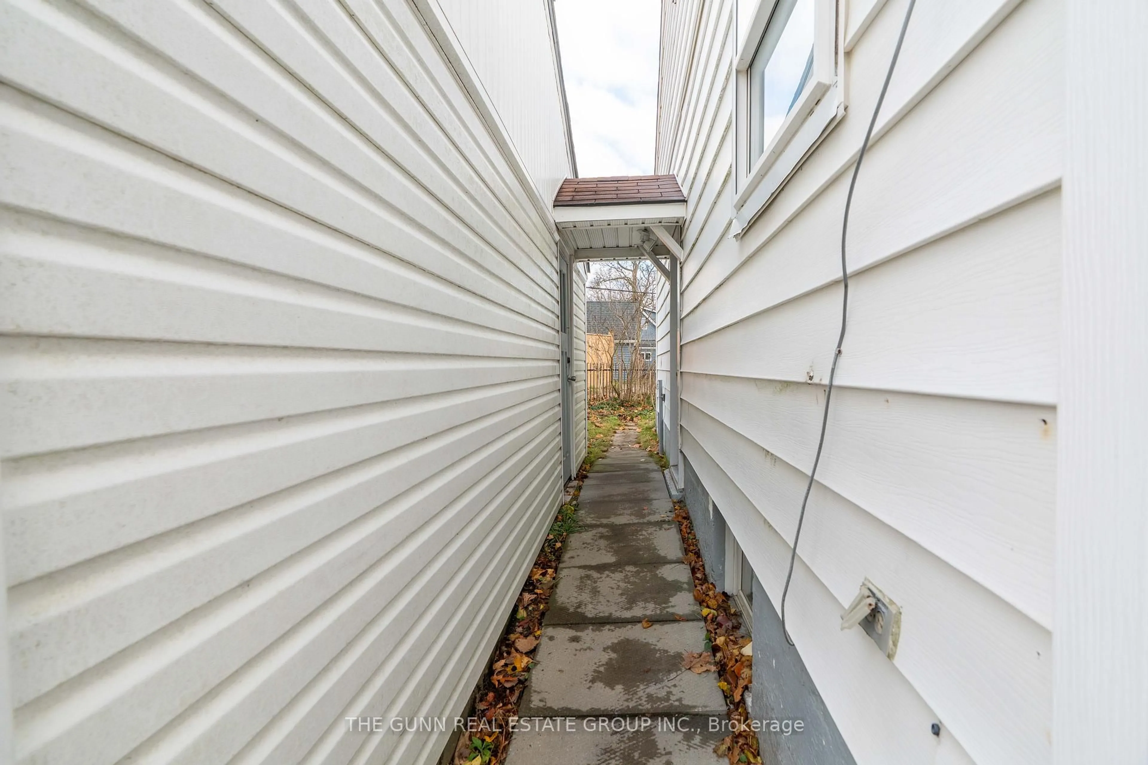 Unknown for 118 St Julien St, London East Ontario N5Z 2M7