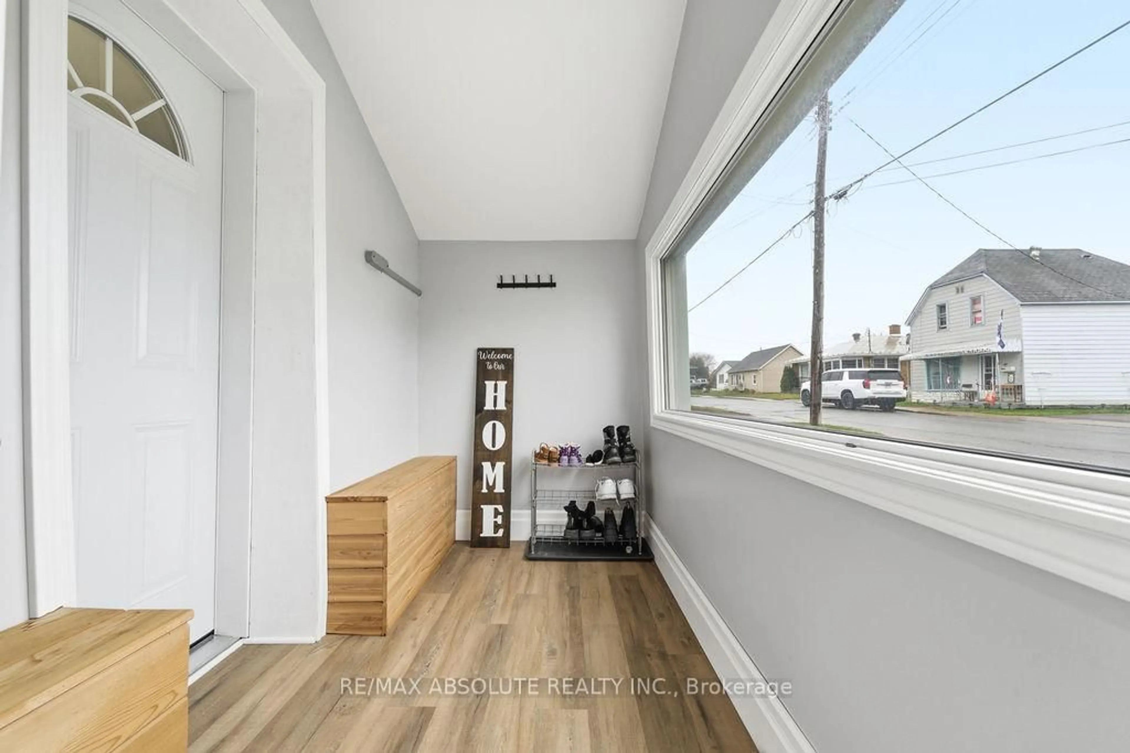 Indoor entryway for 132 Edward St, Arnprior Ontario K7S 2X4