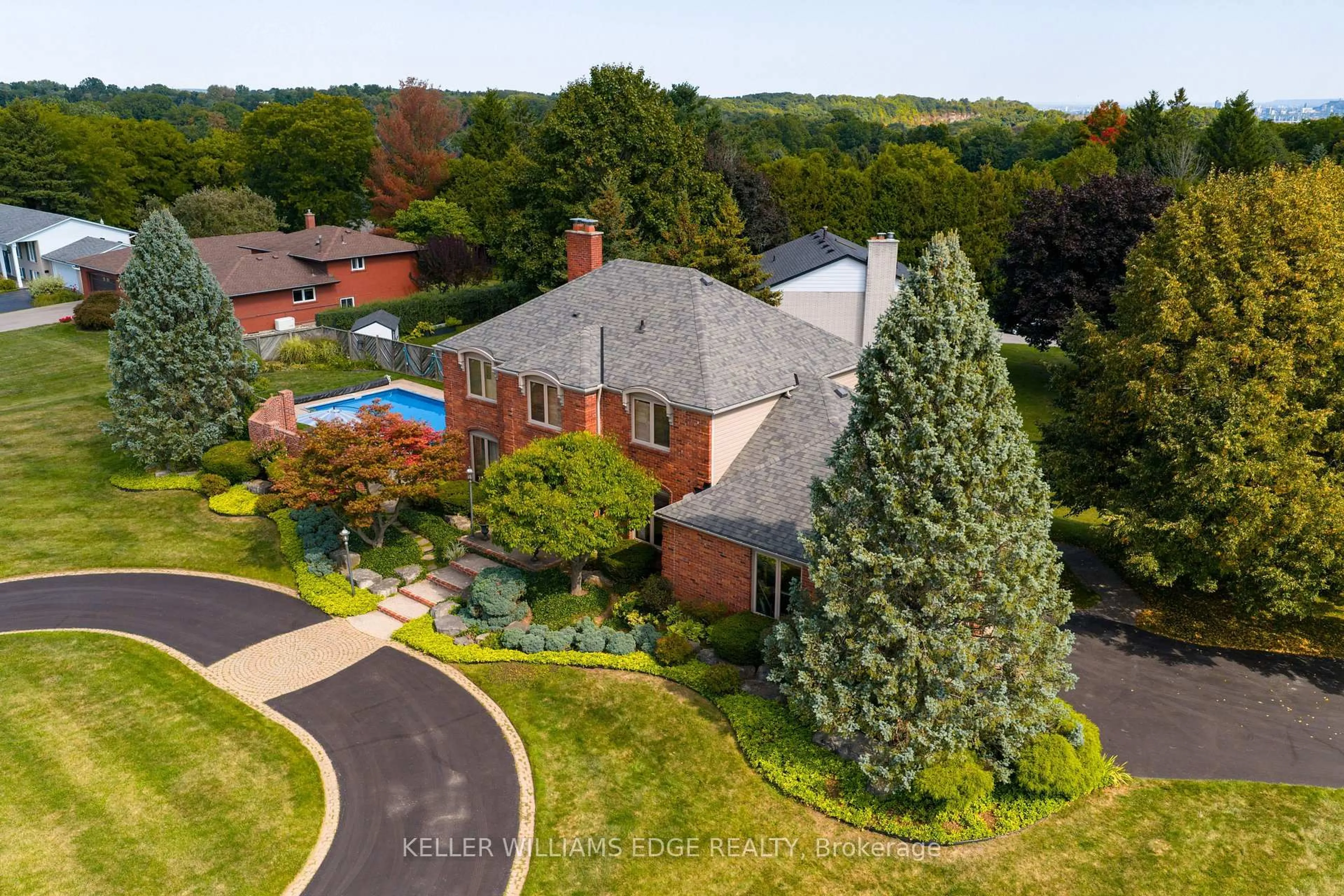 A pic from outside/outdoor area/front of a property/back of a property/a pic from drone, street for 55 Kirby Ave, Hamilton Ontario L9H 6H6