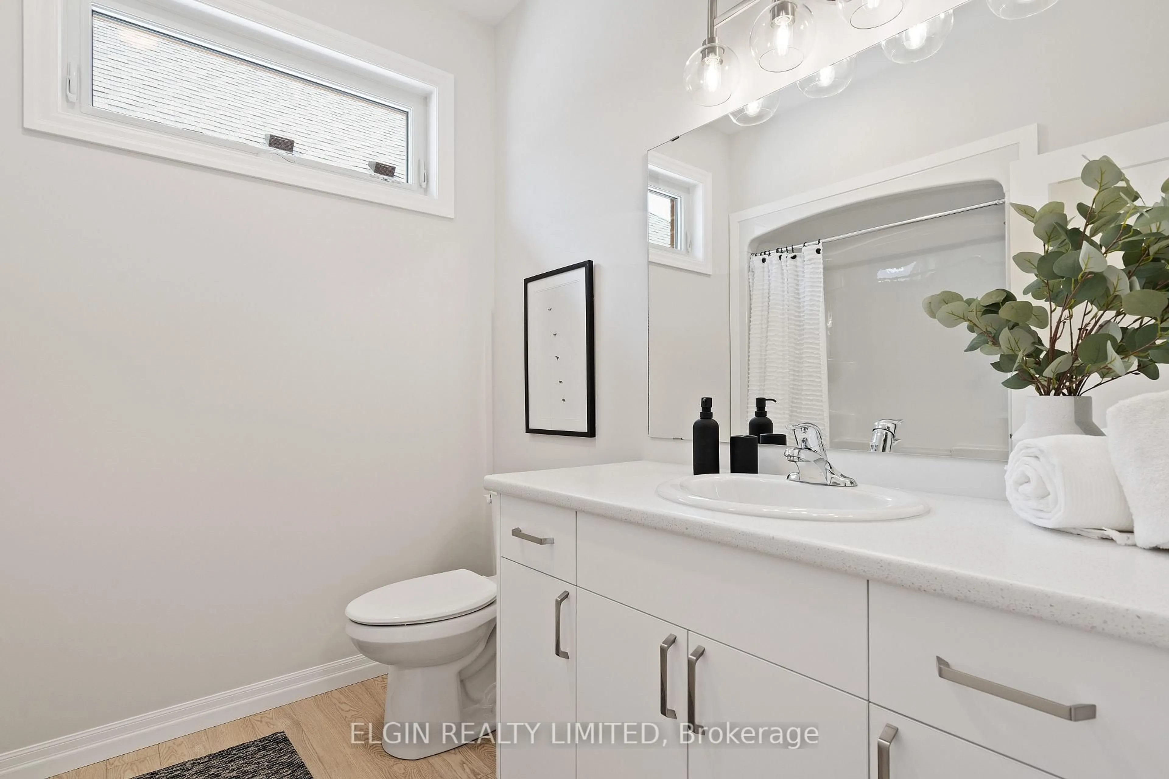 Contemporary bathroom, ceramic/tile floor for 6 Hemlock Cres, Aylmer Ontario N5H 0B9