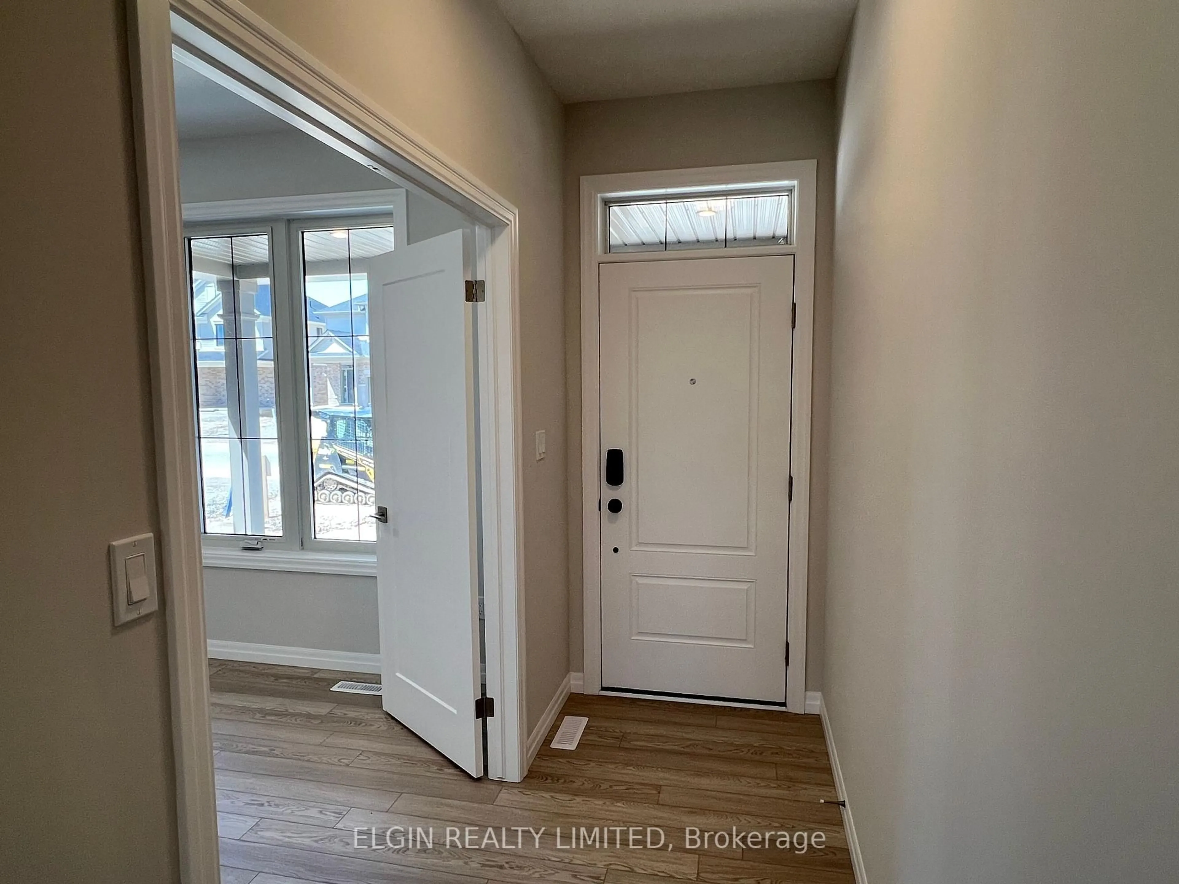 Indoor entryway for 8 Hemlock Cres, Aylmer Ontario N5H 0B9