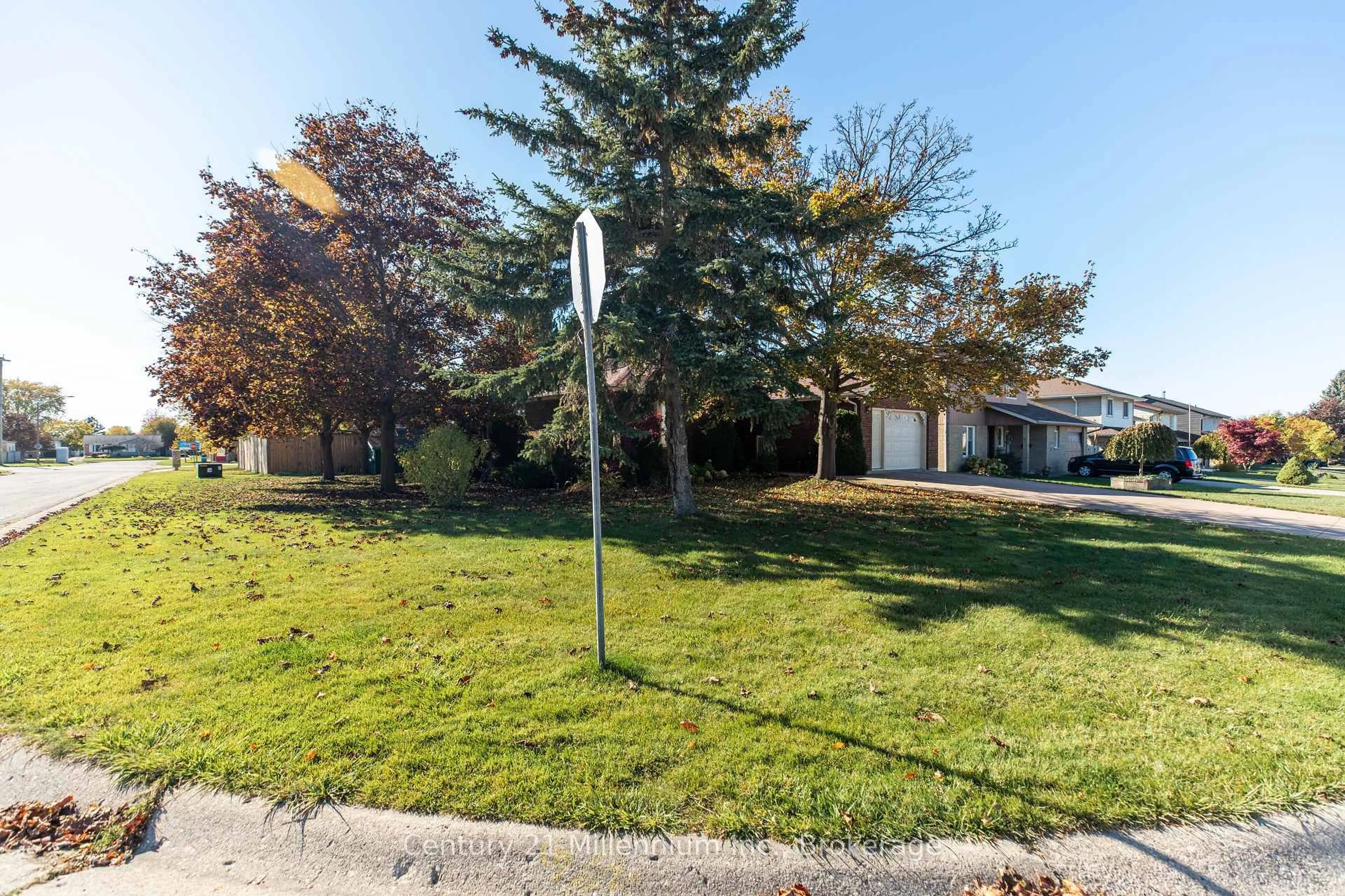 A pic from outside/outdoor area/front of a property/back of a property/a pic from drone, street for 750 Baird St, Kincardine Ontario N2Z 1M3