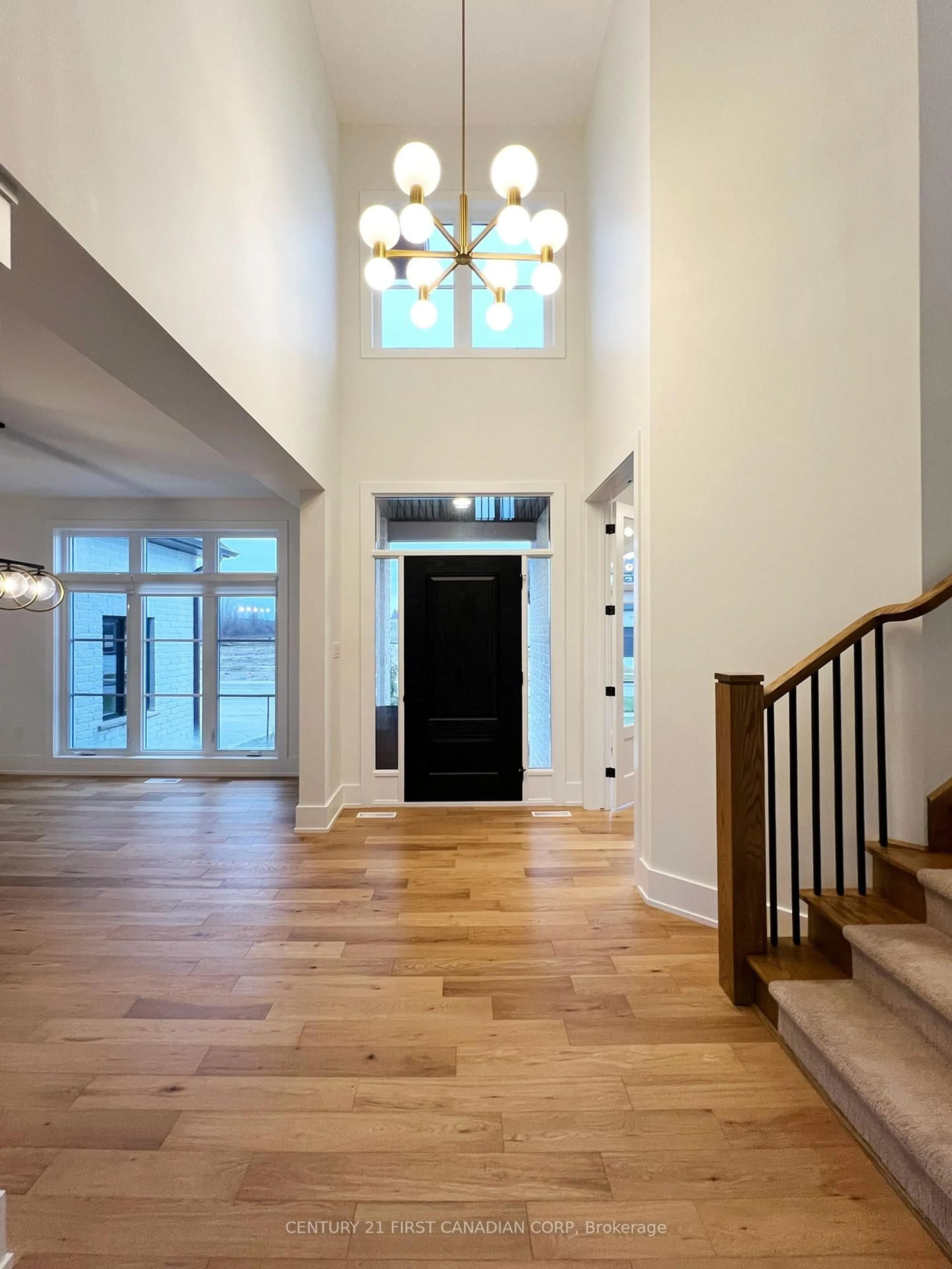 Indoor entryway for 877 Eagletrace Dr, London North Ontario N6G 0K7