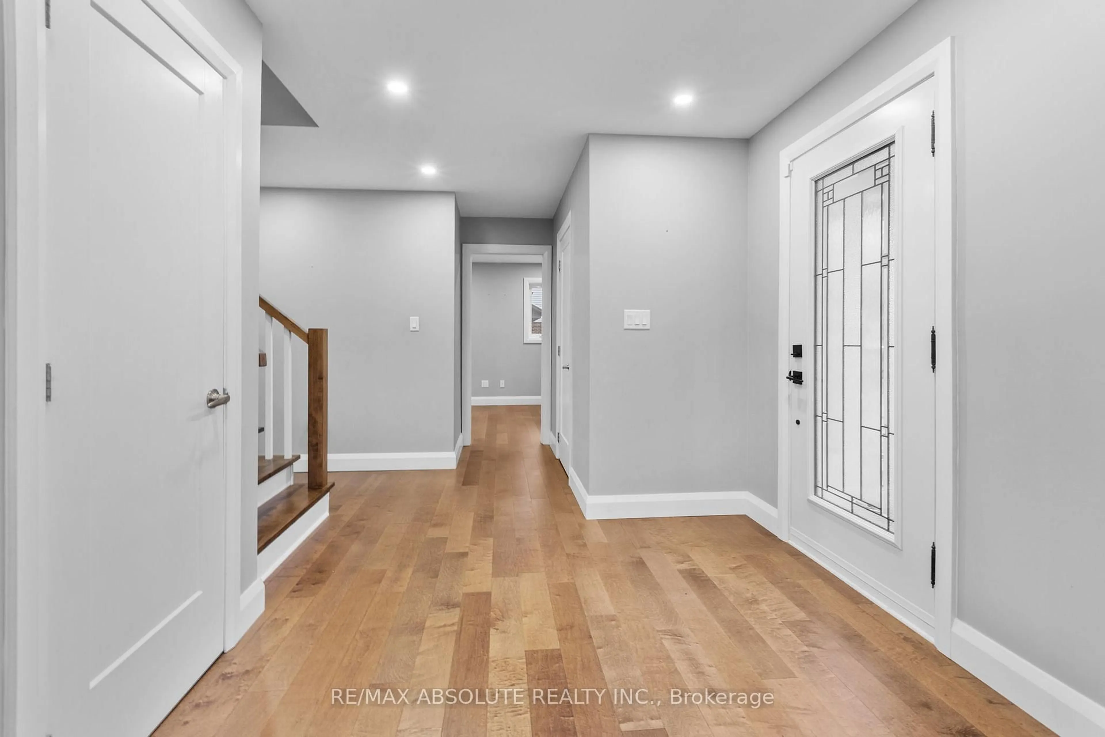 Indoor entryway for 15 Manchester St, Stittsville Ontario K2S 0R8
