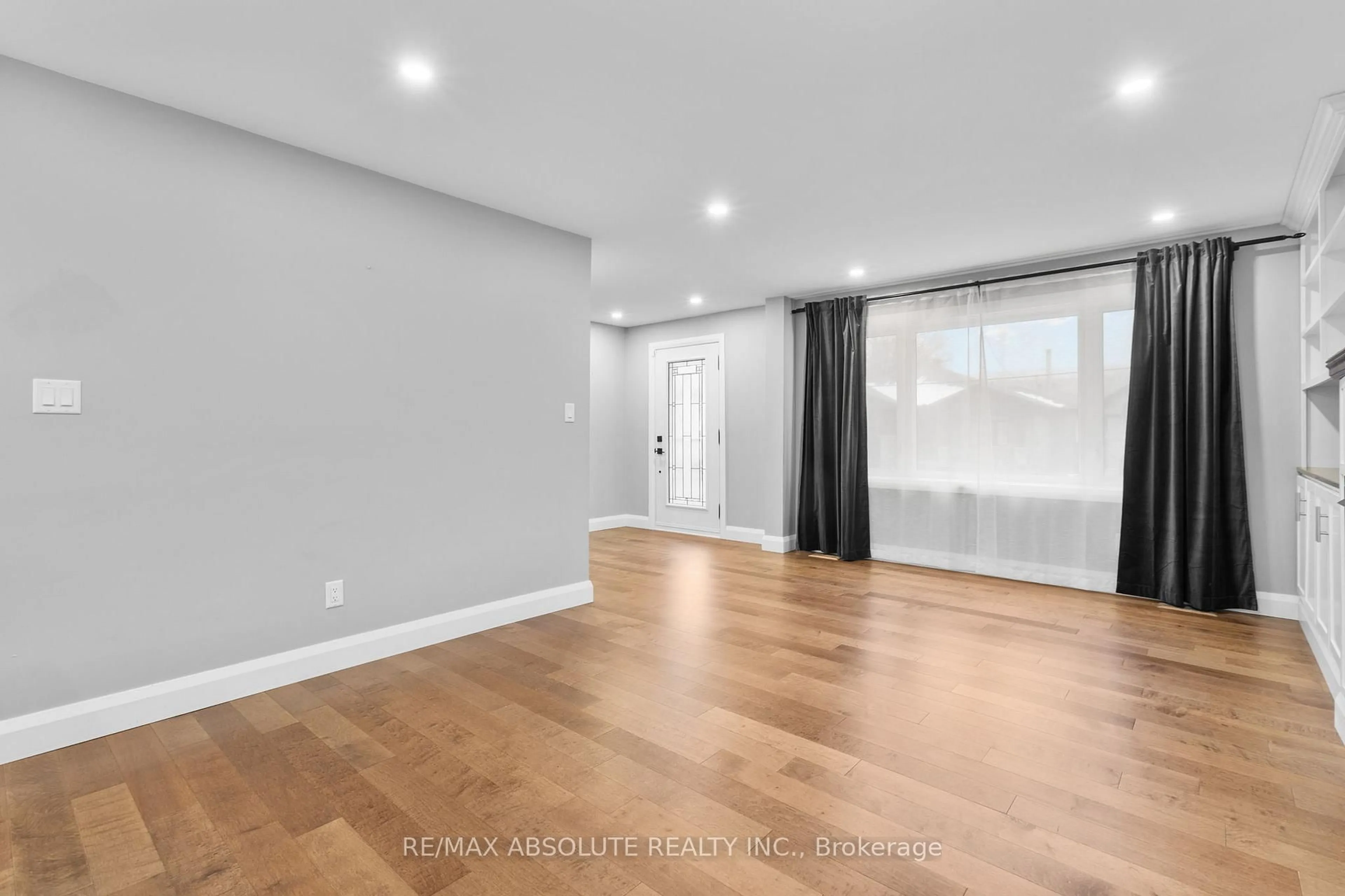 A pic of a room for 15 Manchester St, Stittsville Ontario K2S 0R8