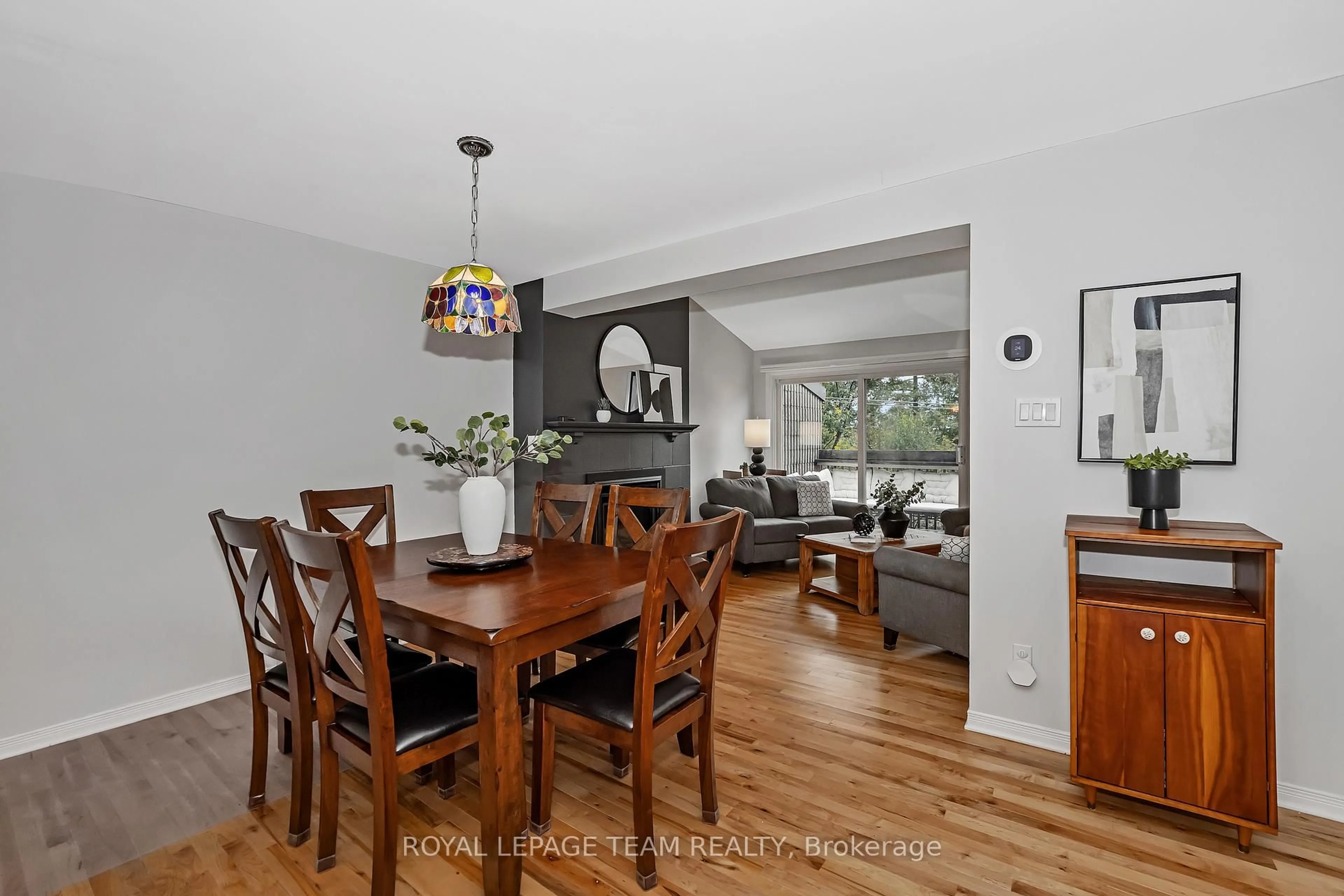 Dining room, wood/laminate floor for 1095 Ambleside Dr, Ottawa Ontario K2B 8E2