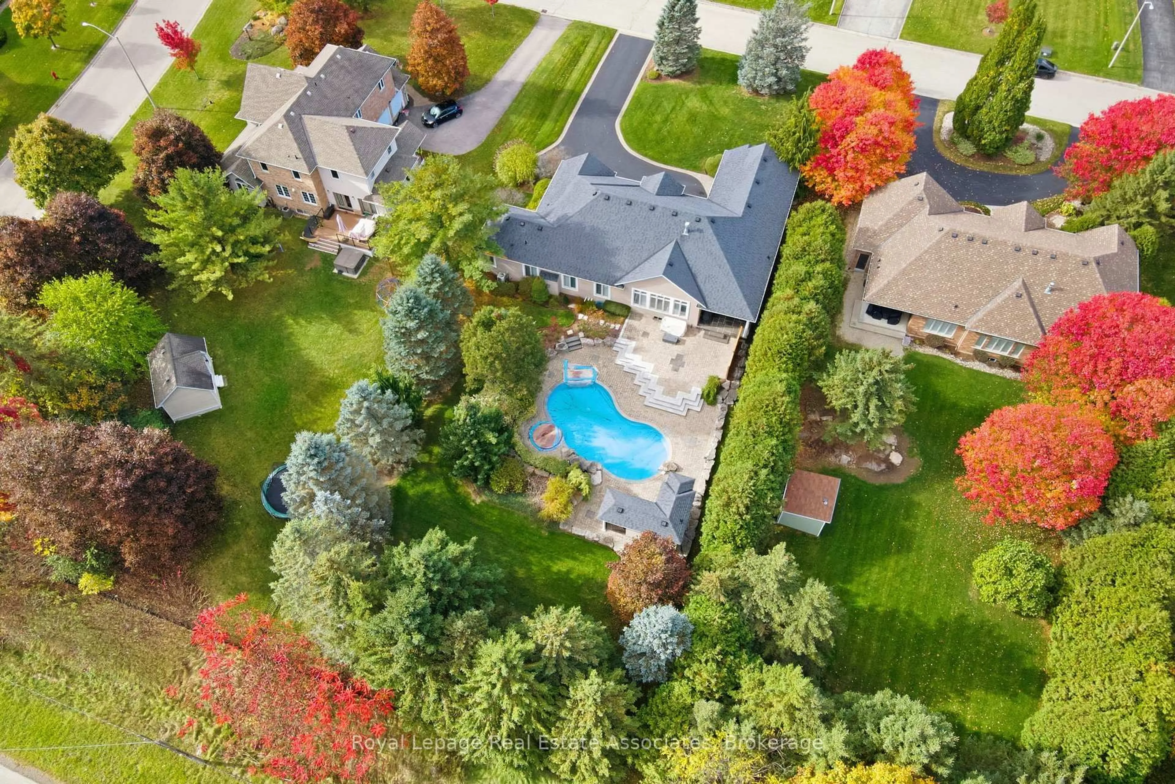 A pic from outside/outdoor area/front of a property/back of a property/a pic from drone, street for 7 Appaloosa Tr, Hamilton Ontario L0R 1H3