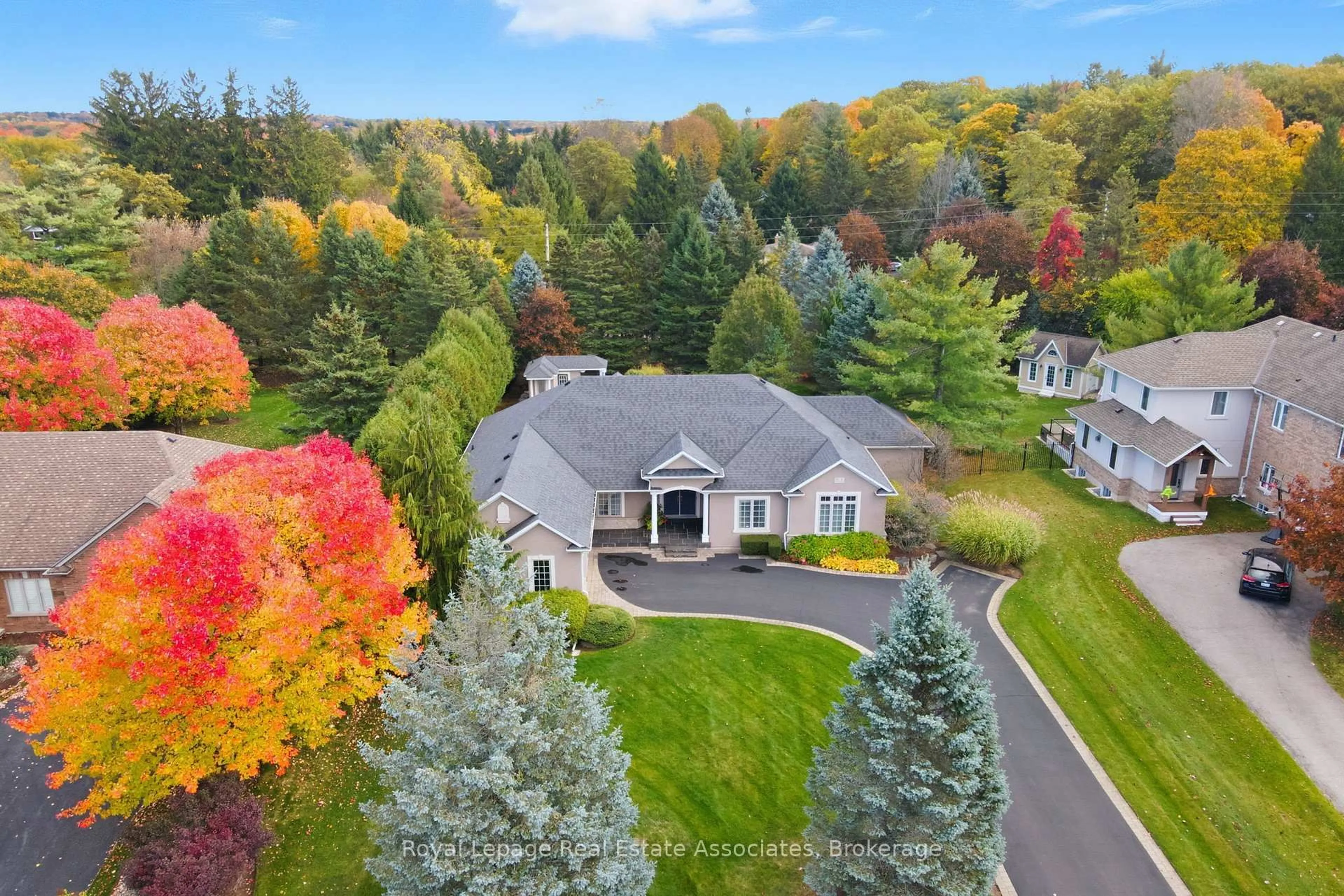 A pic from outside/outdoor area/front of a property/back of a property/a pic from drone, unknown for 7 Appaloosa Tr, Hamilton Ontario L0R 1H3