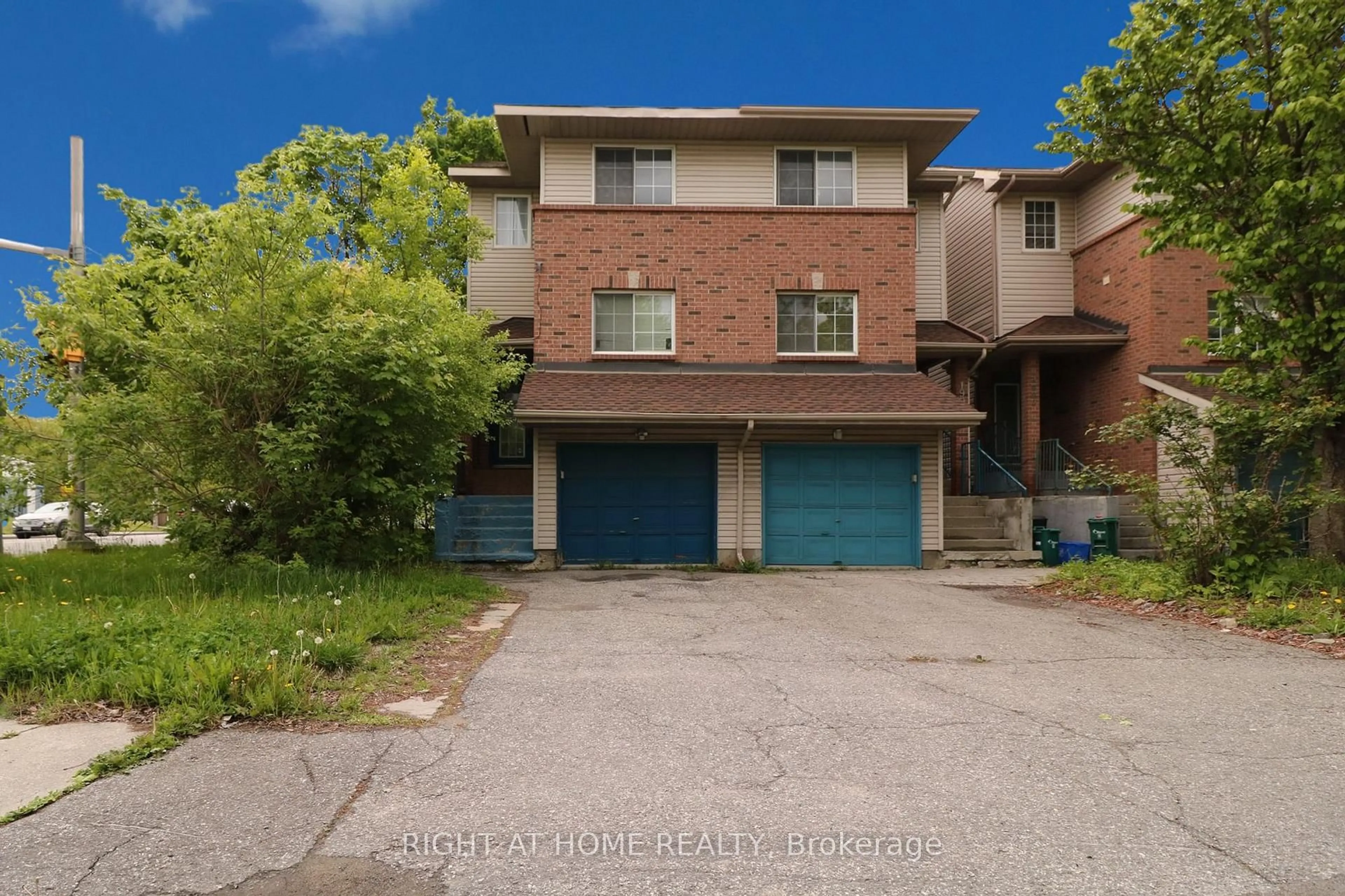 Home with brick exterior material, street for 1901 Hampstead Pl, Ottawa Ontario K1V 1B3