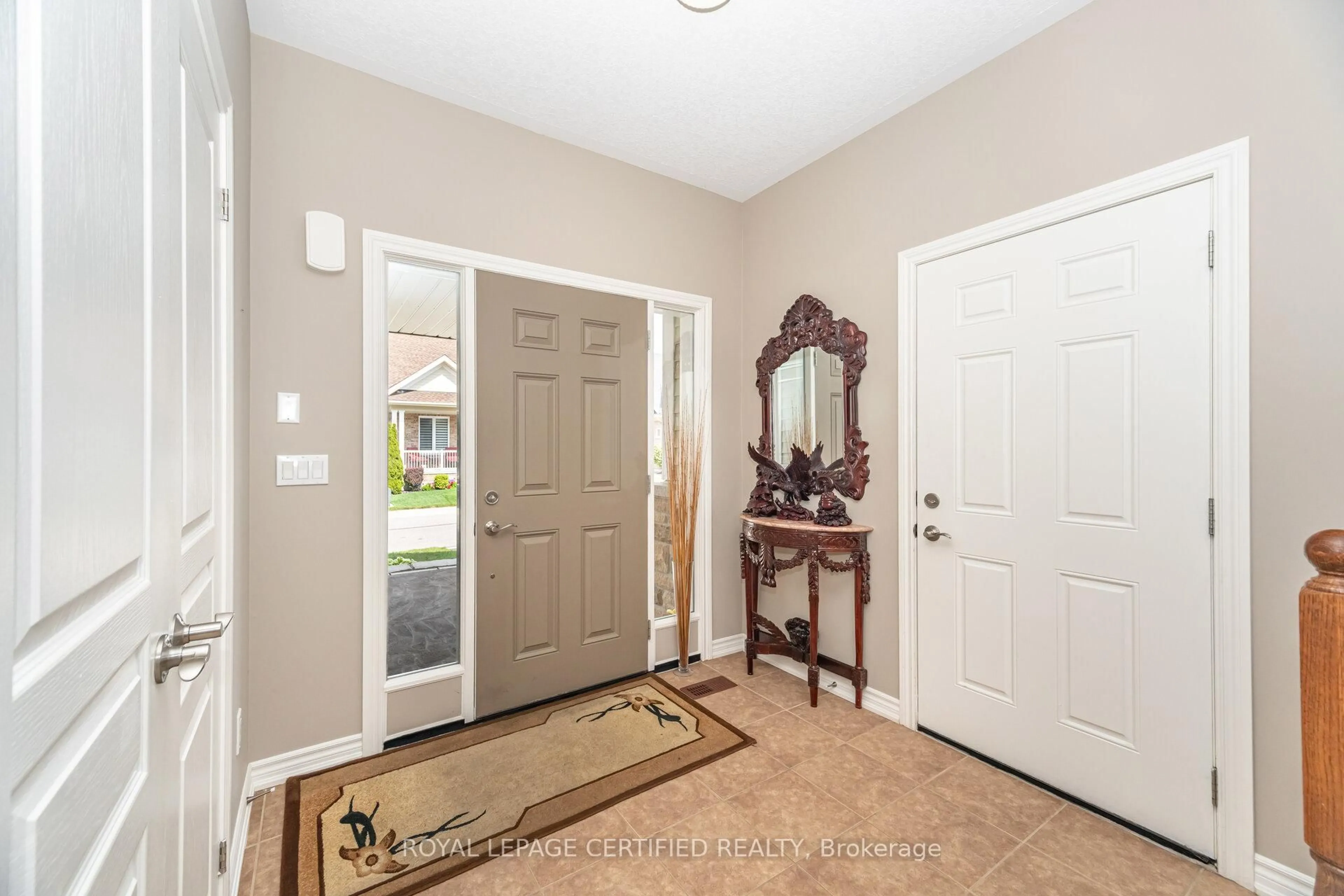 Indoor entryway for 200 Kingfisher Dr #158, Mono Ontario L6W 0B3