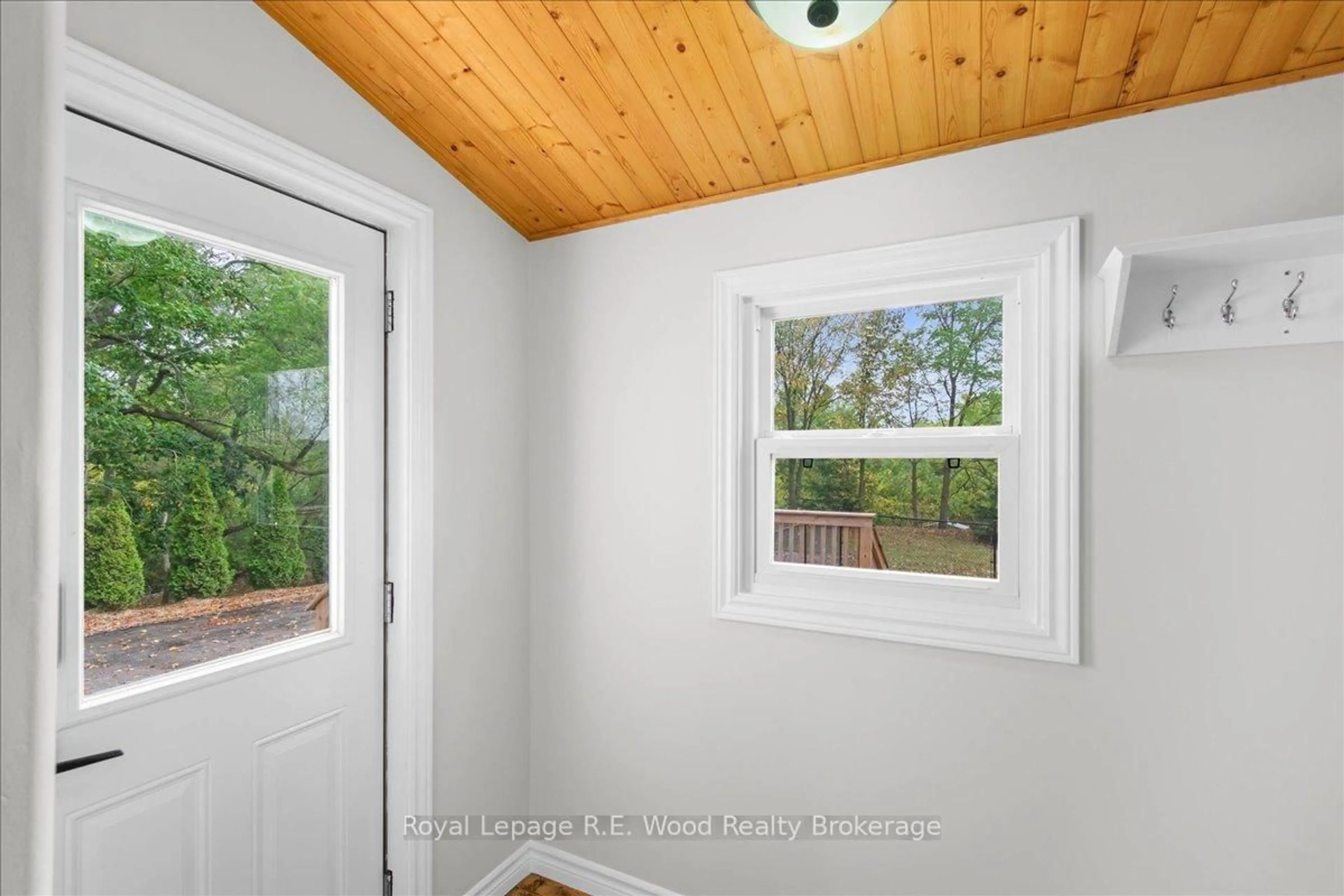 Indoor entryway for 603512 60 Rd, Zorra Ontario N5C 3J6