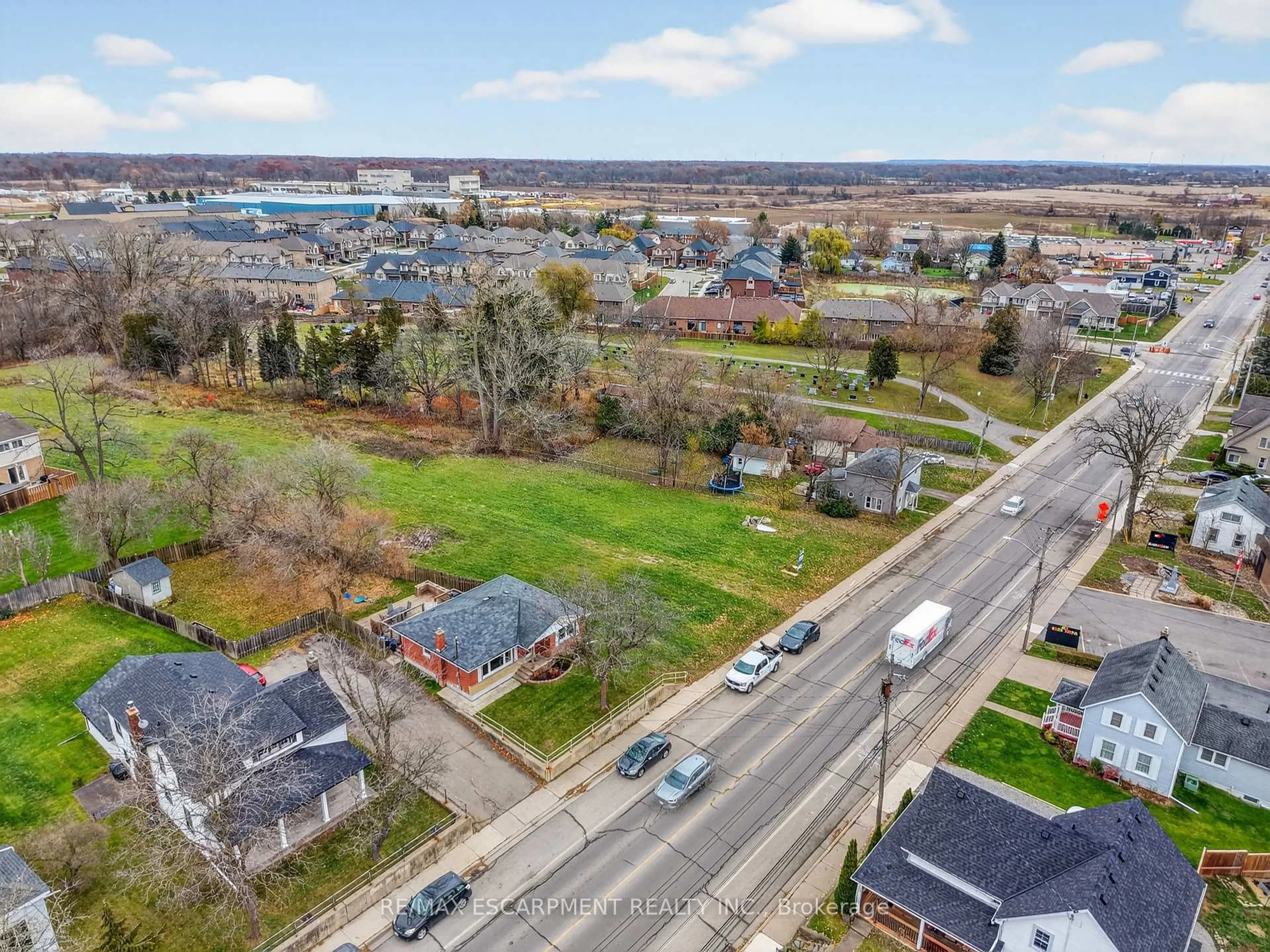 A pic from outside/outdoor area/front of a property/back of a property/a pic from drone, street for 163 St Catharines St, West Lincoln Ontario L0R 2A0