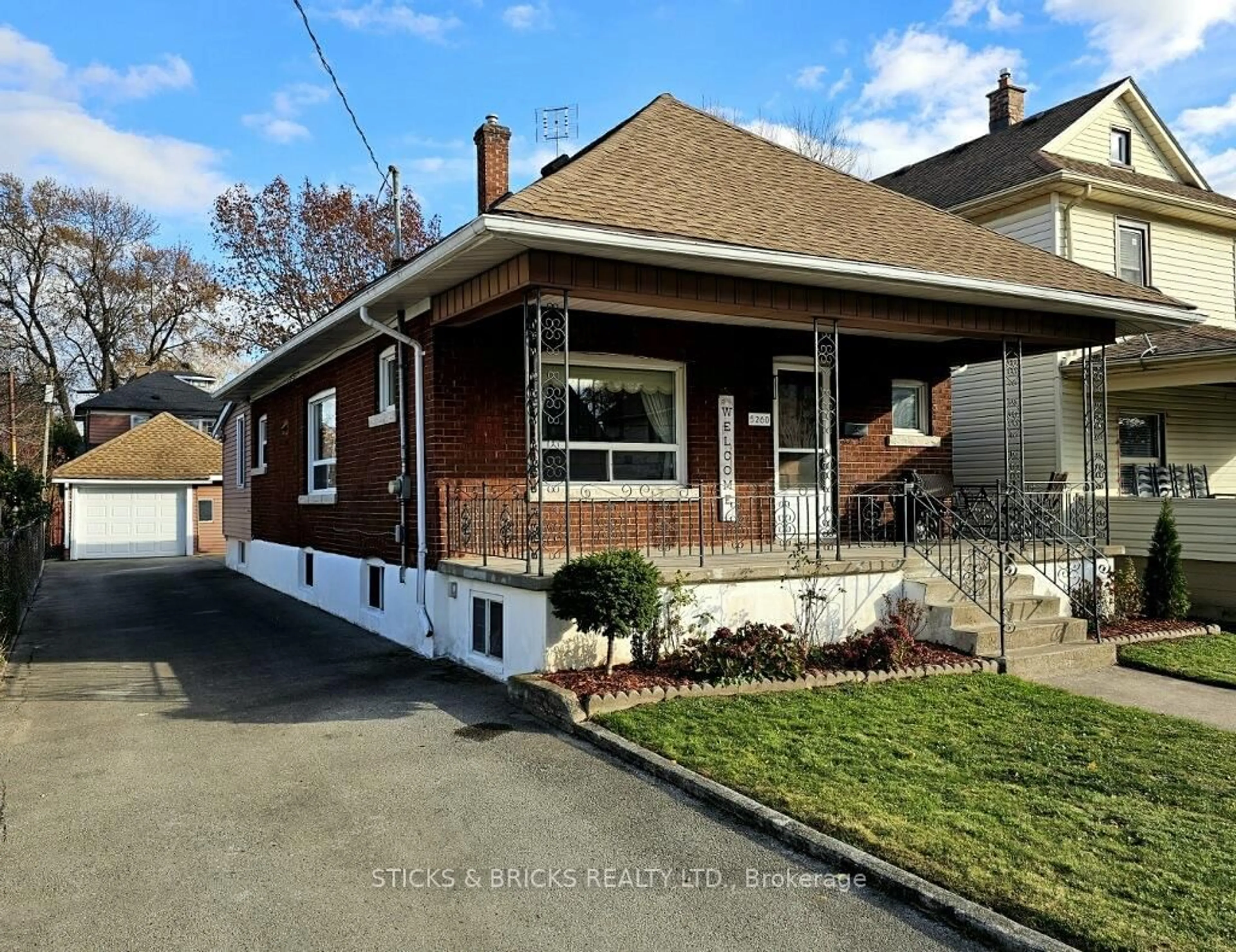 Home with brick exterior material, street for 5260 Stuart Ave, Niagara Falls Ontario L2E 4M8
