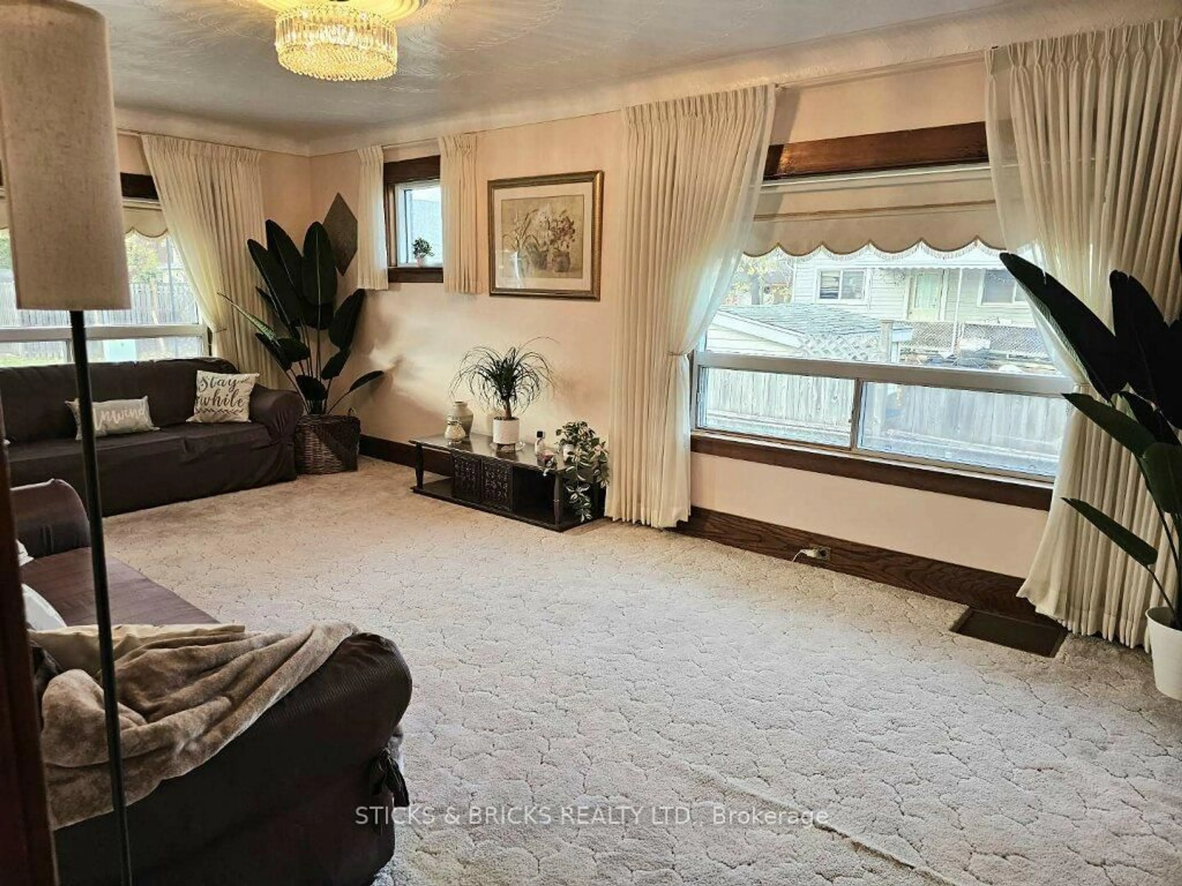 A pic of a room for 5260 Stuart Ave, Niagara Falls Ontario L2E 4M8