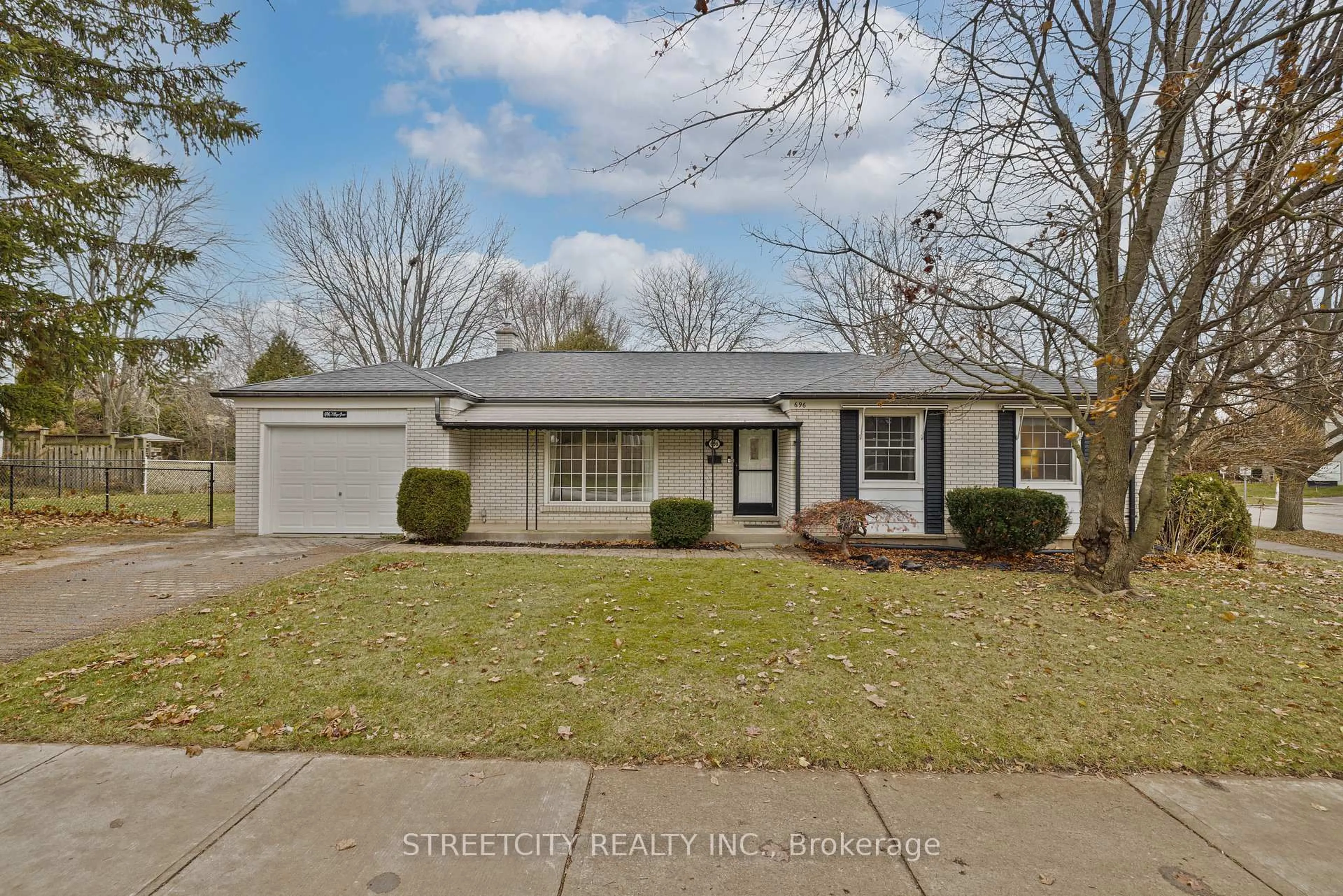 Unknown for 696 Village Green Ave, London South Ontario N6K 1H1