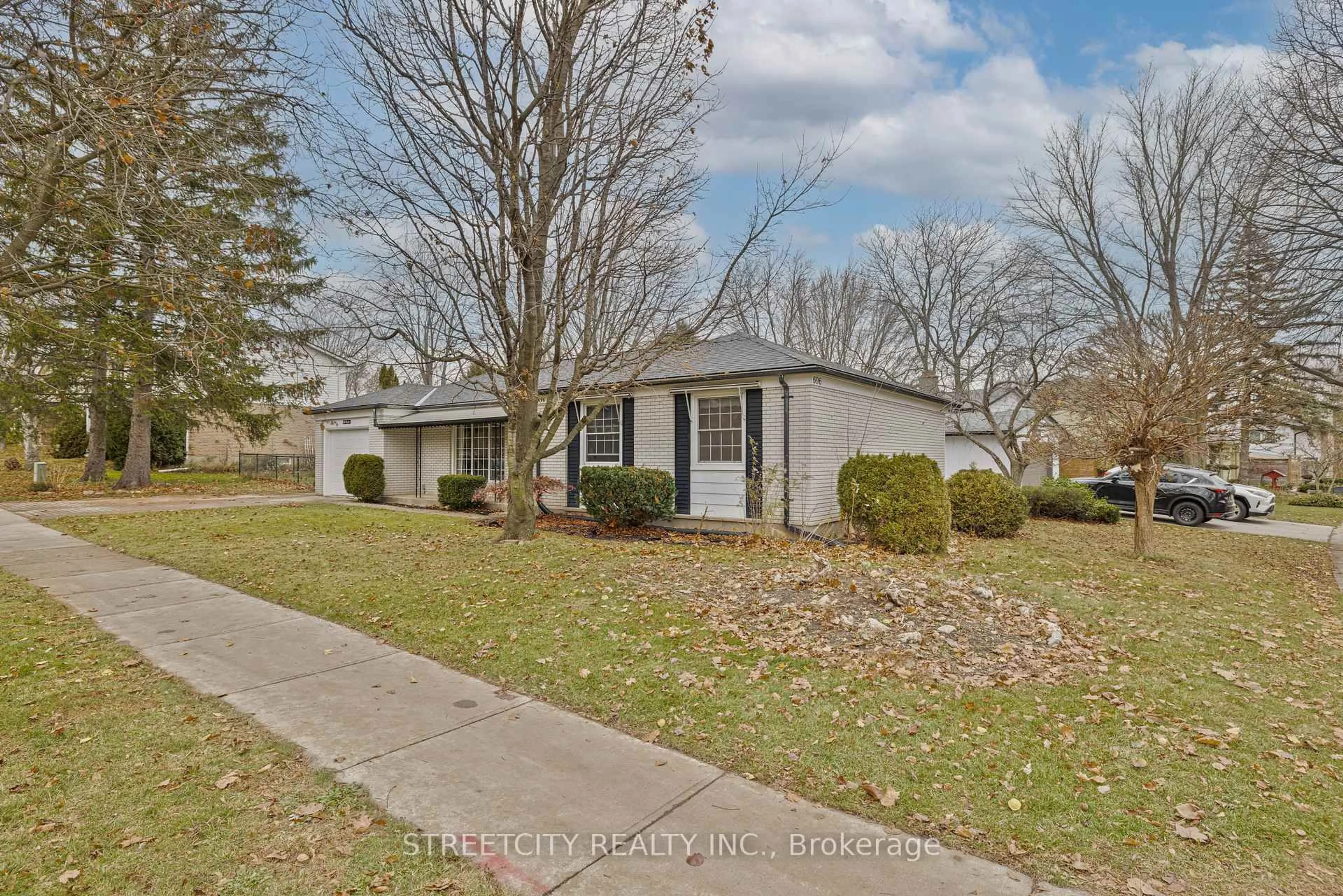 Unknown for 696 Village Green Ave, London South Ontario N6K 1H1