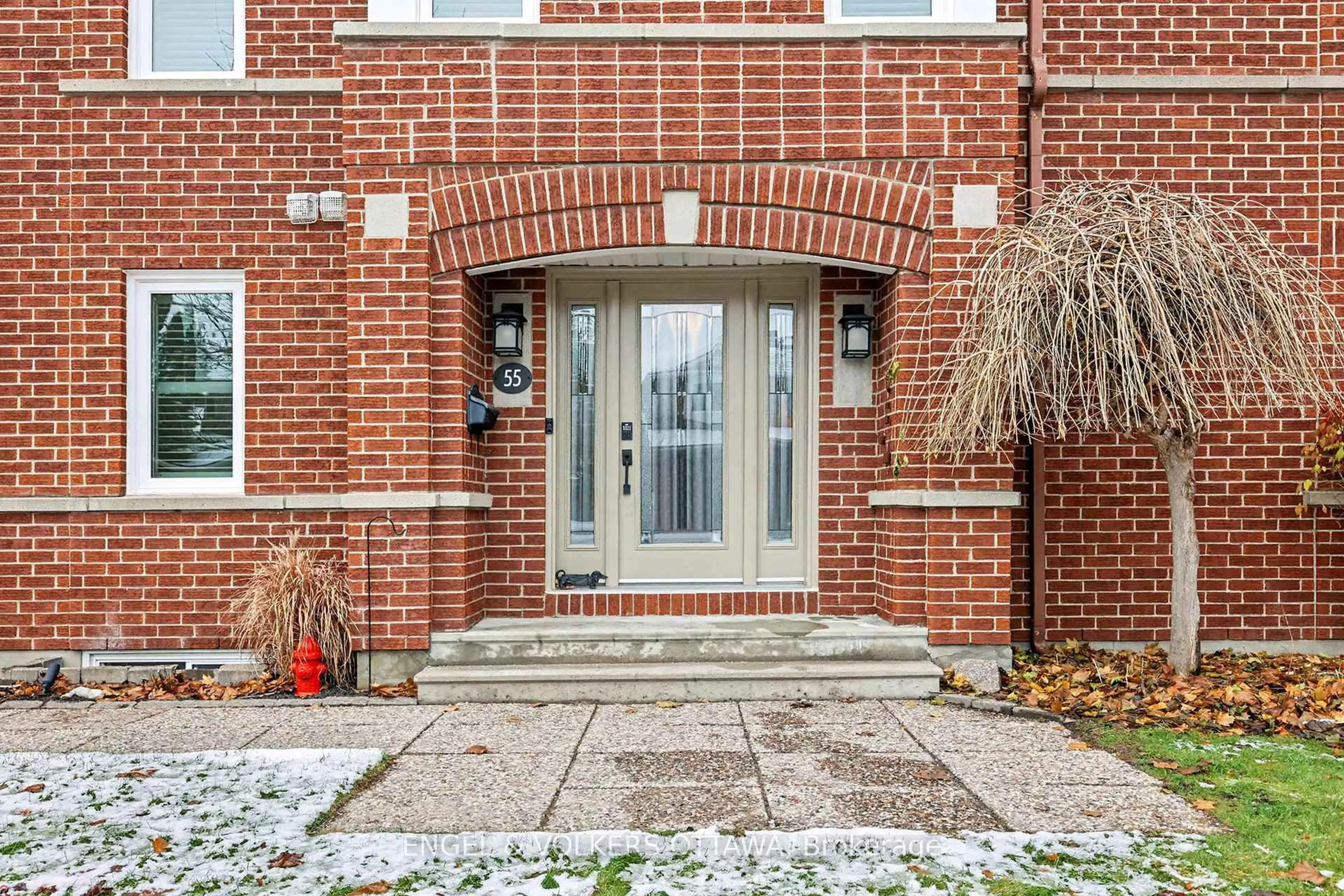Indoor entryway for 55 Dalecroft Cres, Ottawa Ontario K2G 5V7