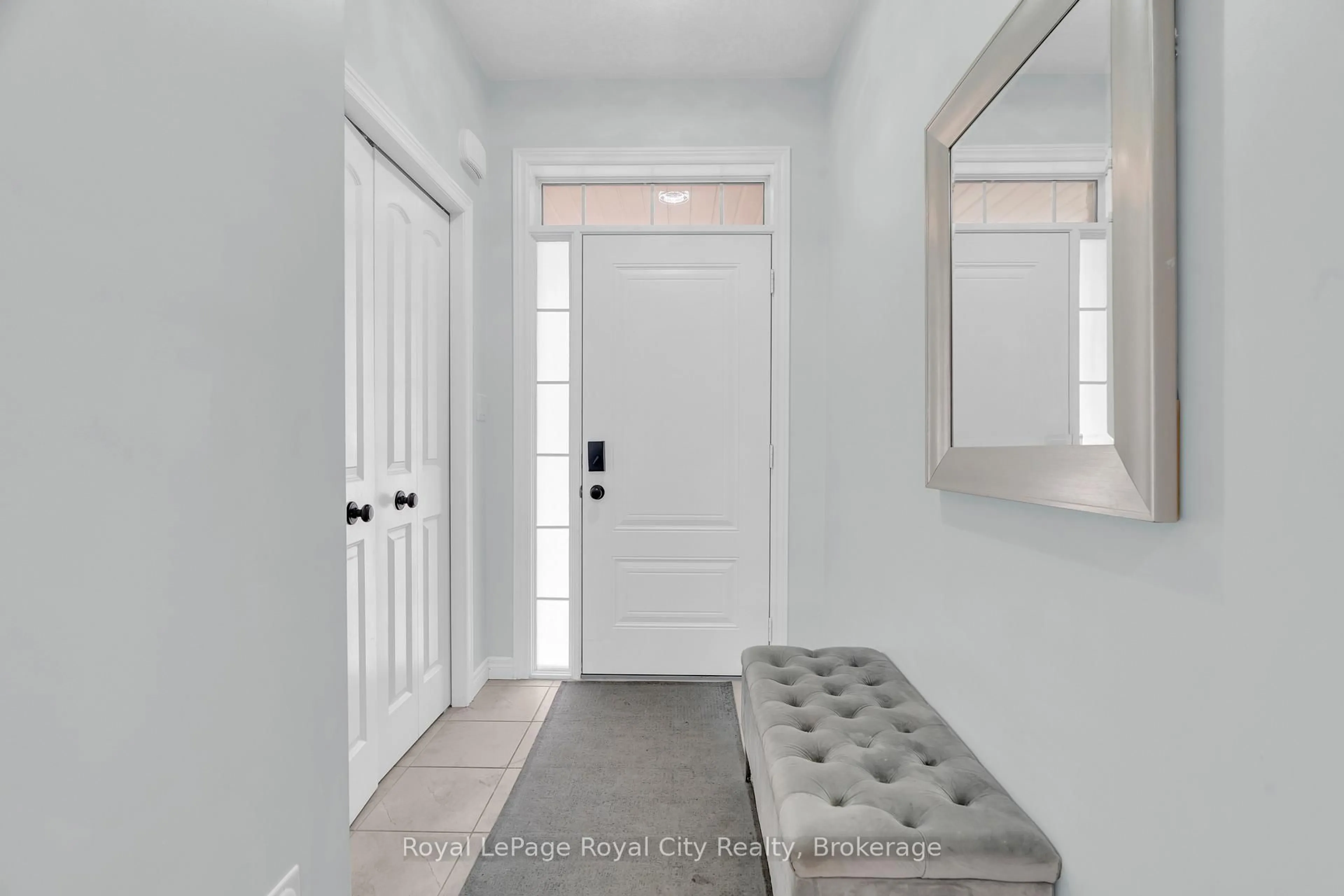 Indoor entryway for 269 Watson Pkwy #7, Guelph Ontario N1E 0R3