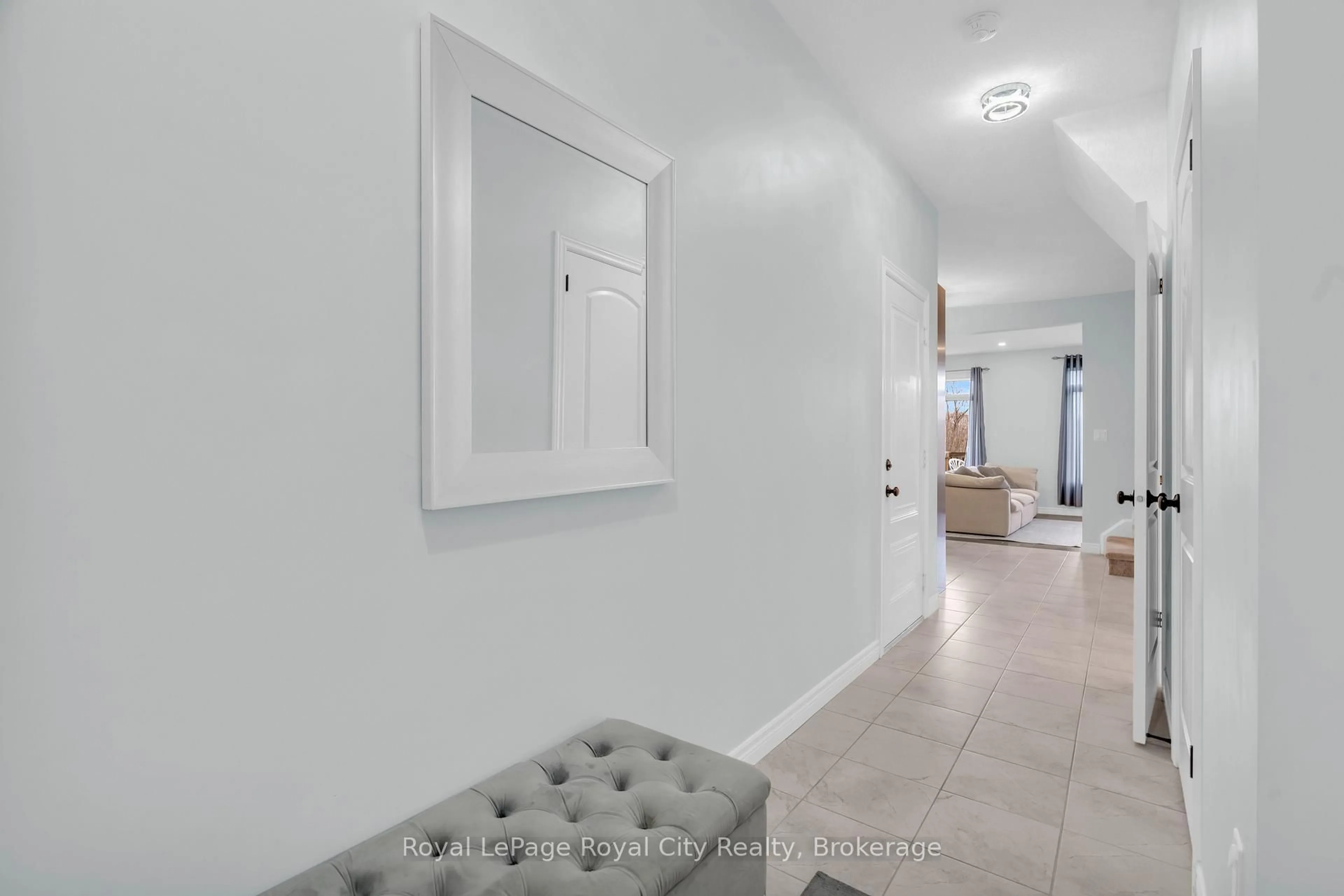 Indoor entryway for 269 Watson Pkwy #7, Guelph Ontario N1E 0R3