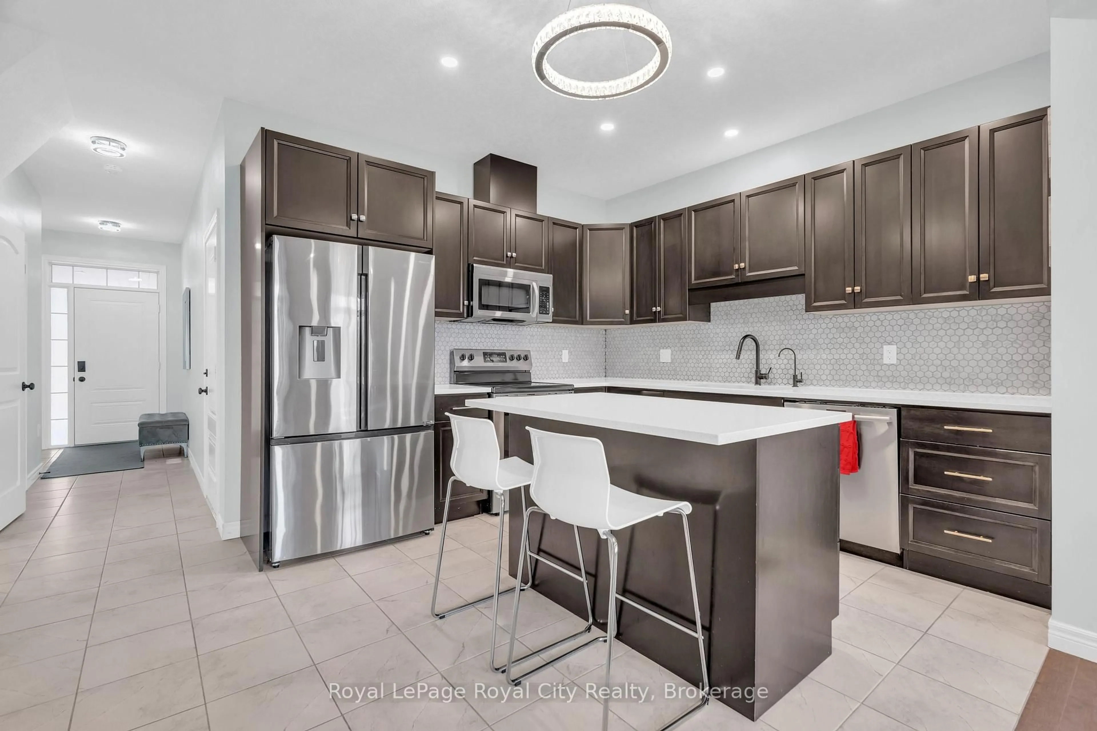 Open concept kitchen, ceramic/tile floor for 269 Watson Pkwy #7, Guelph Ontario N1E 0R3