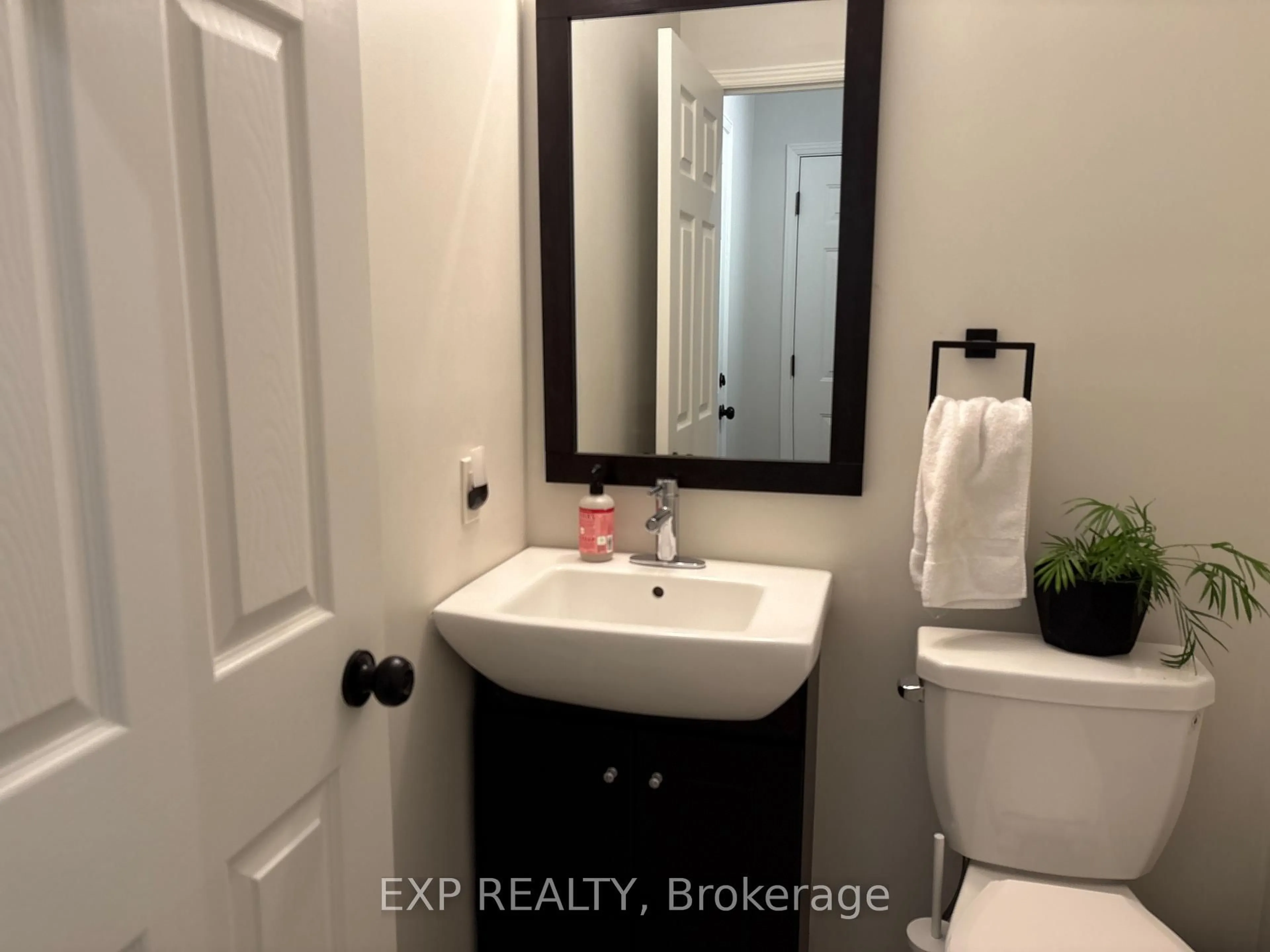 Standard bathroom, ceramic/tile floor for 14 Drumso St, Ottawa Ontario K1T 3Y2