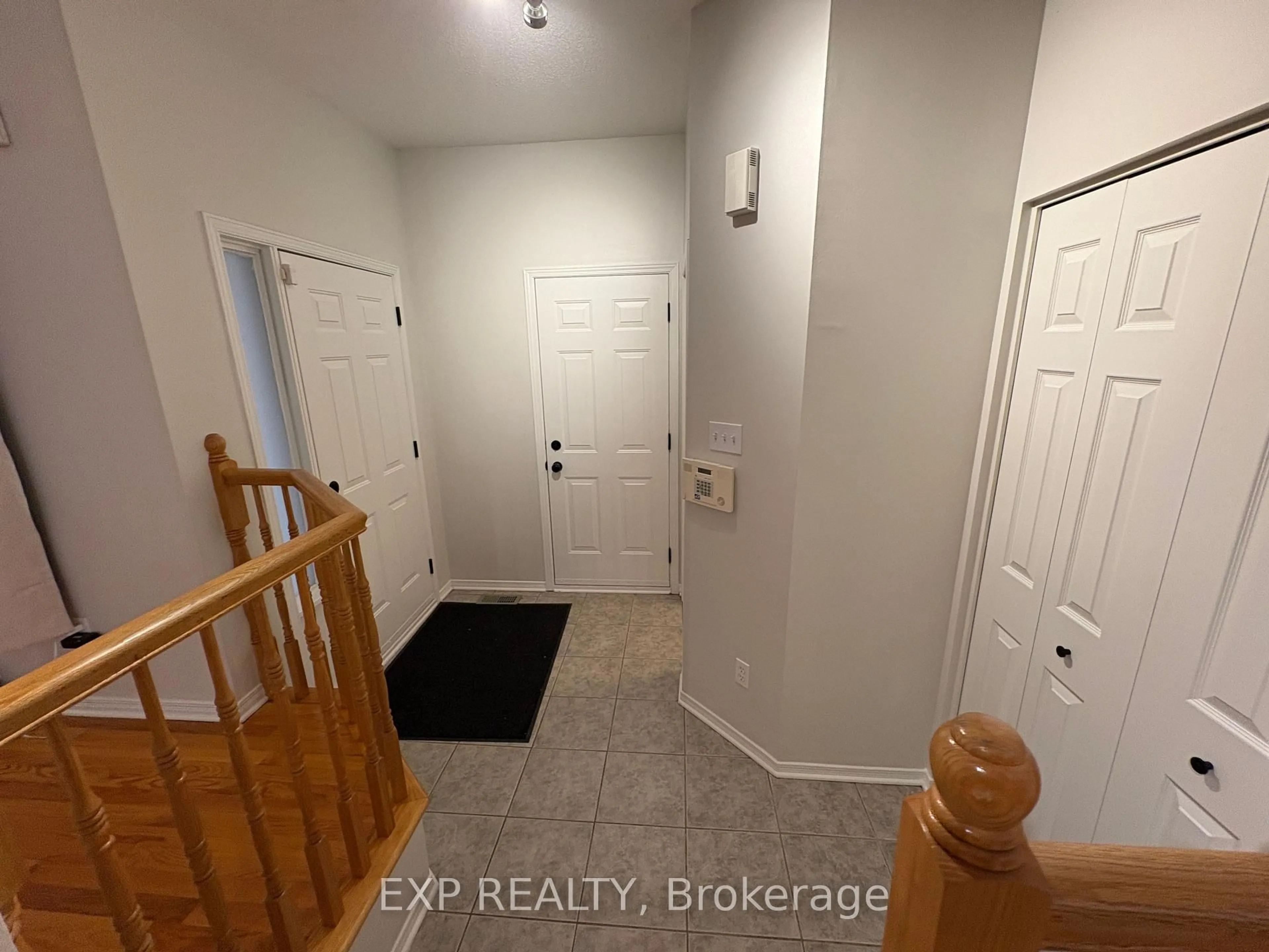 Indoor entryway for 14 Drumso St, Ottawa Ontario K1T 3Y2