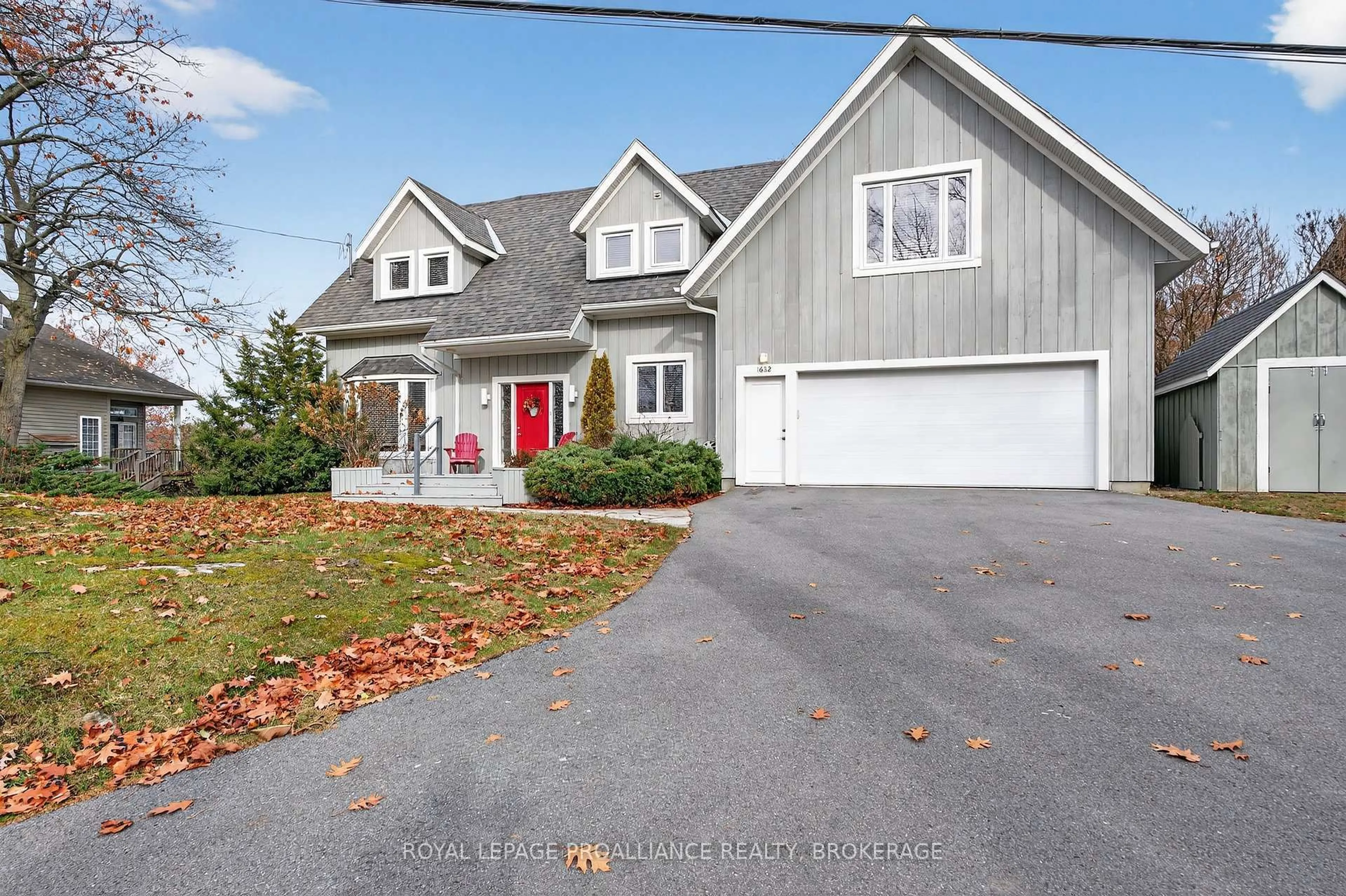 Home with vinyl exterior material, street for 1682 Jackson Blvd, Kingston Ontario K7L 4V1