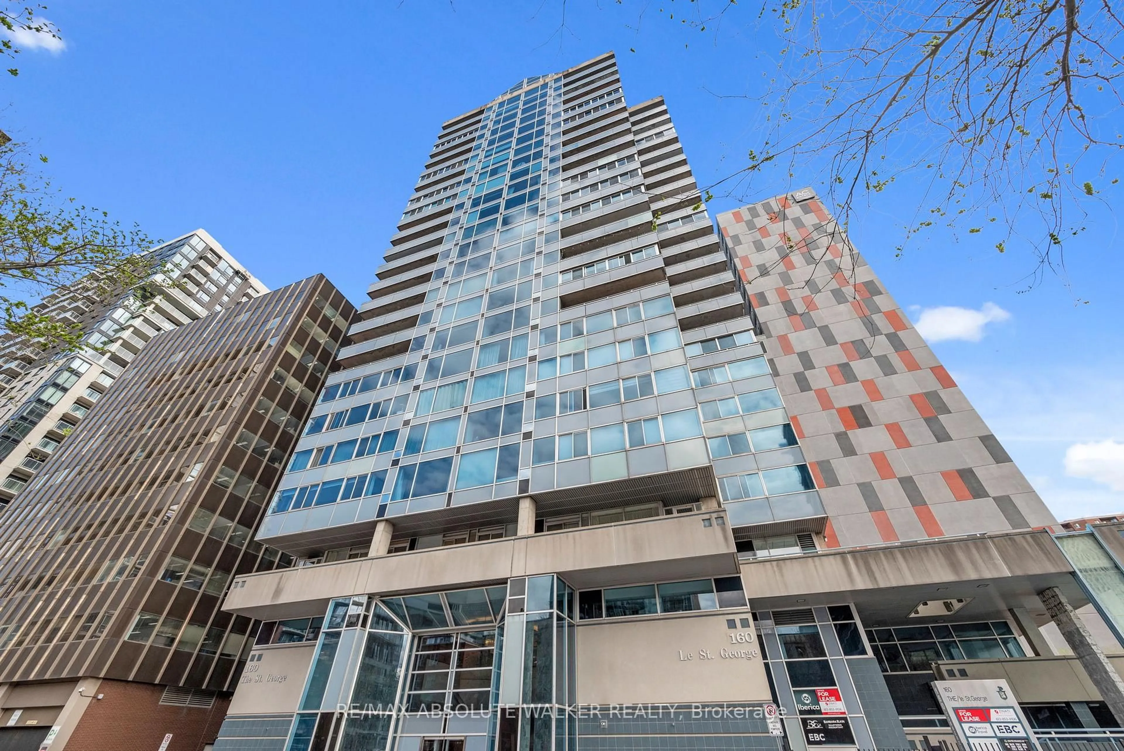 Patio, building for 160 George St #1605, Ottawa Ontario K1N 9M2