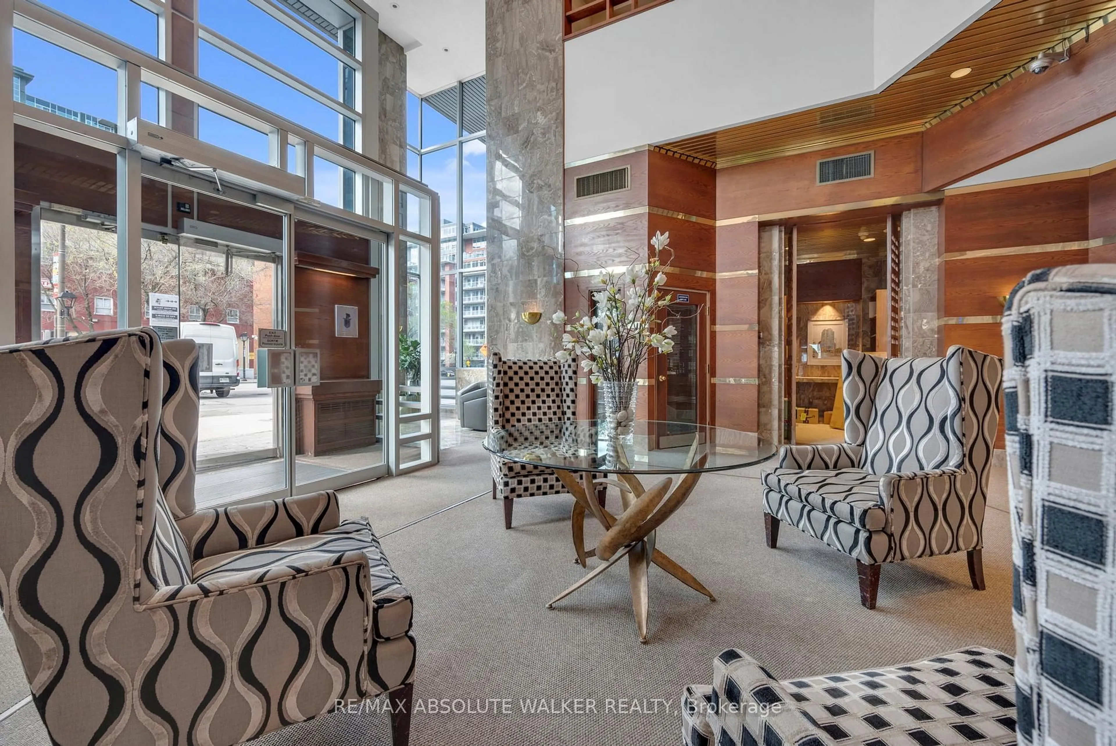 Indoor foyer for 160 George St #1605, Ottawa Ontario K1N 9M2