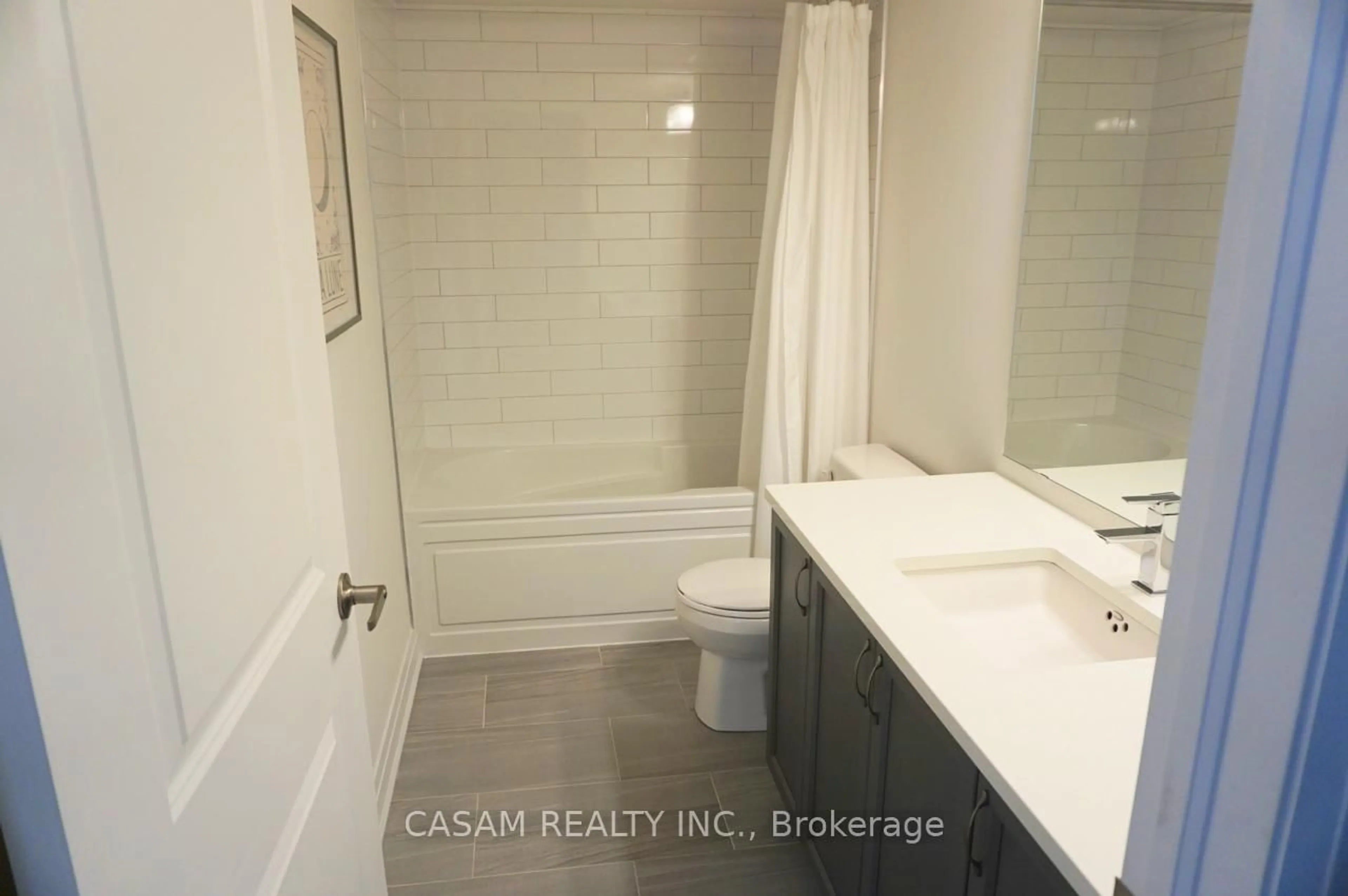 Standard bathroom, ceramic/tile floor for 2 Willow St #10, Brant Ontario N3L 0K7