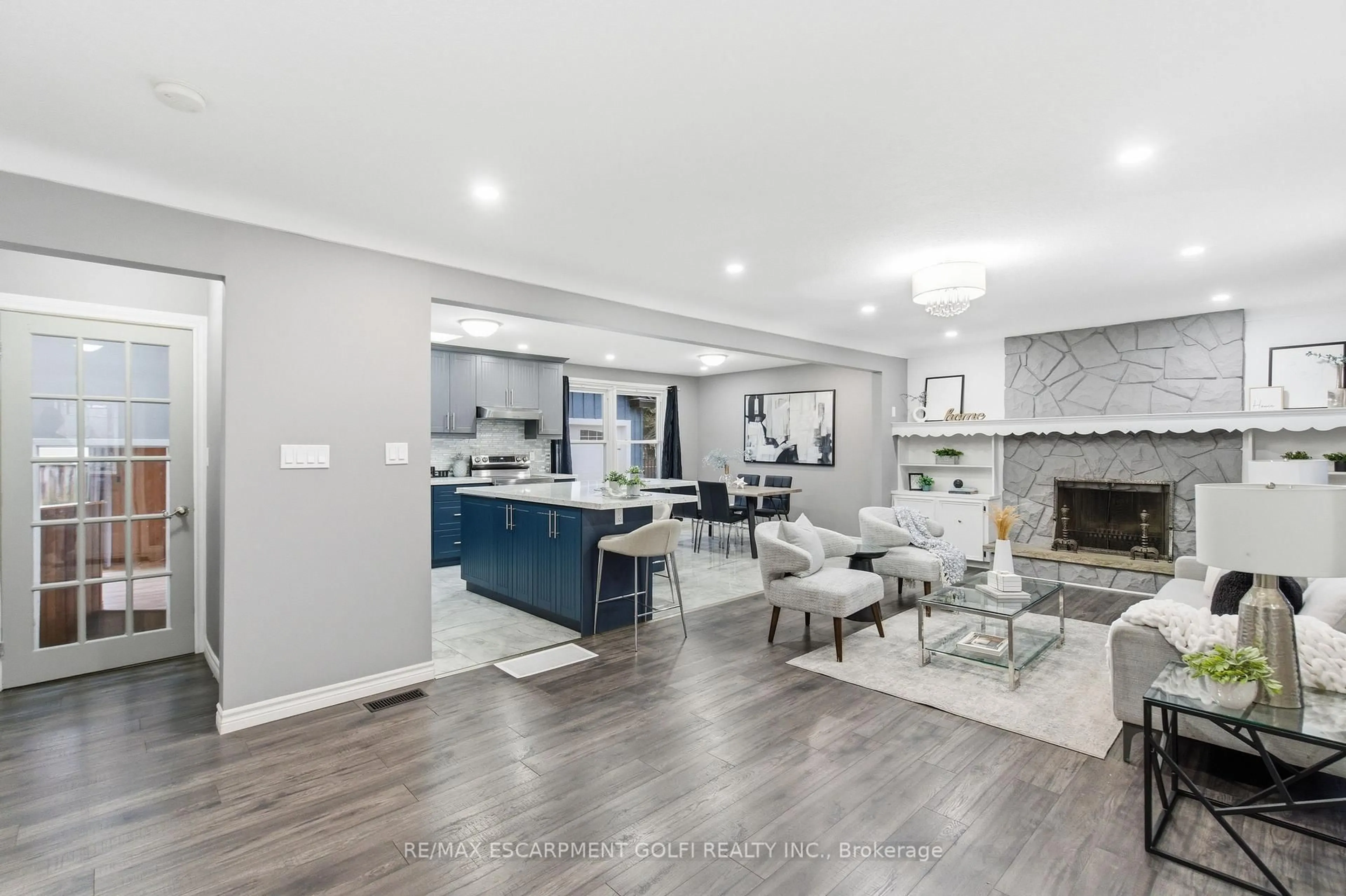 Open concept kitchen, unknown for 22 Colonial St, Welland Ontario L3C 5W5