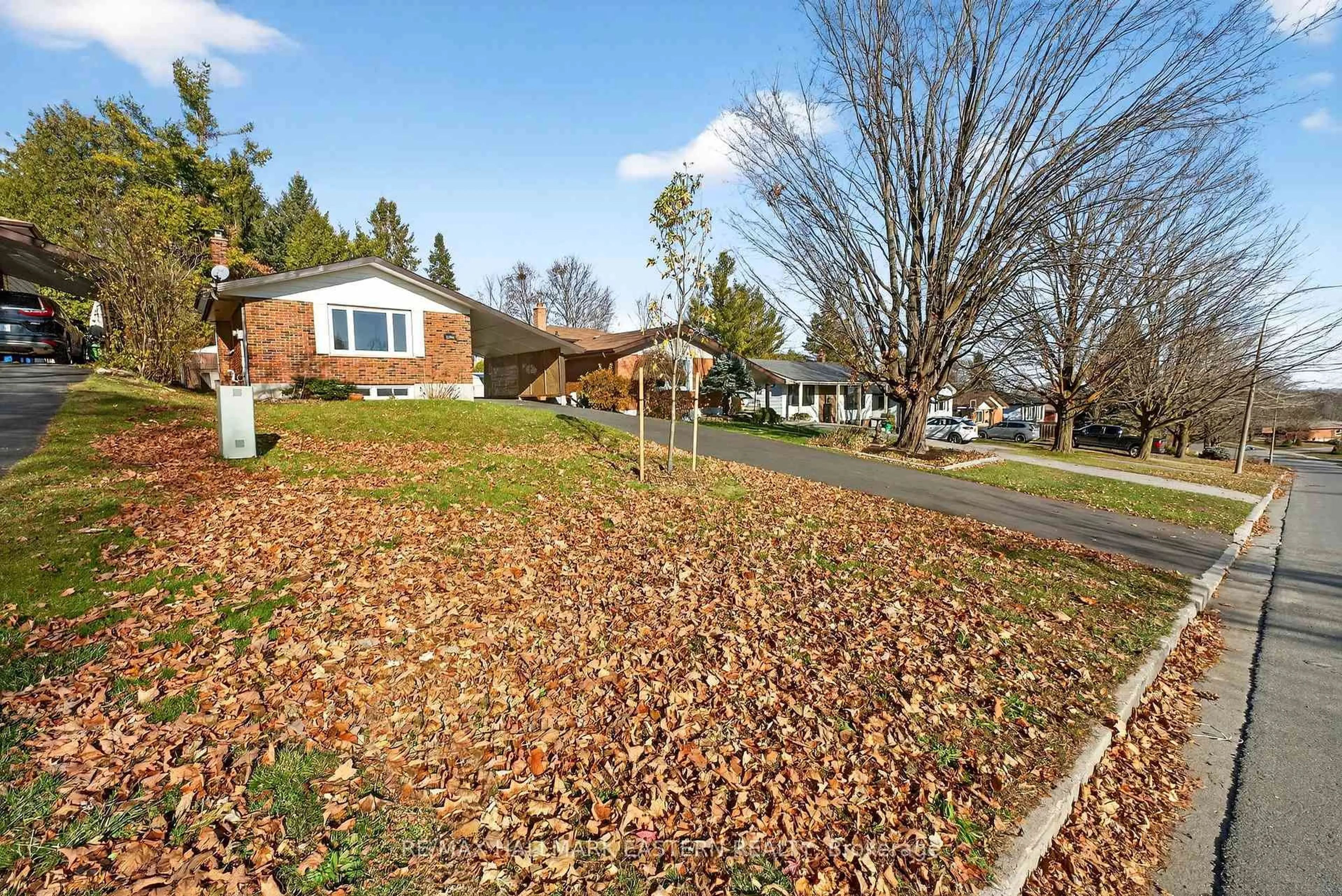 A pic from outside/outdoor area/front of a property/back of a property/a pic from drone, unknown for 1628 Cherryhill Rd, Peterborough Ontario K9K 1A8