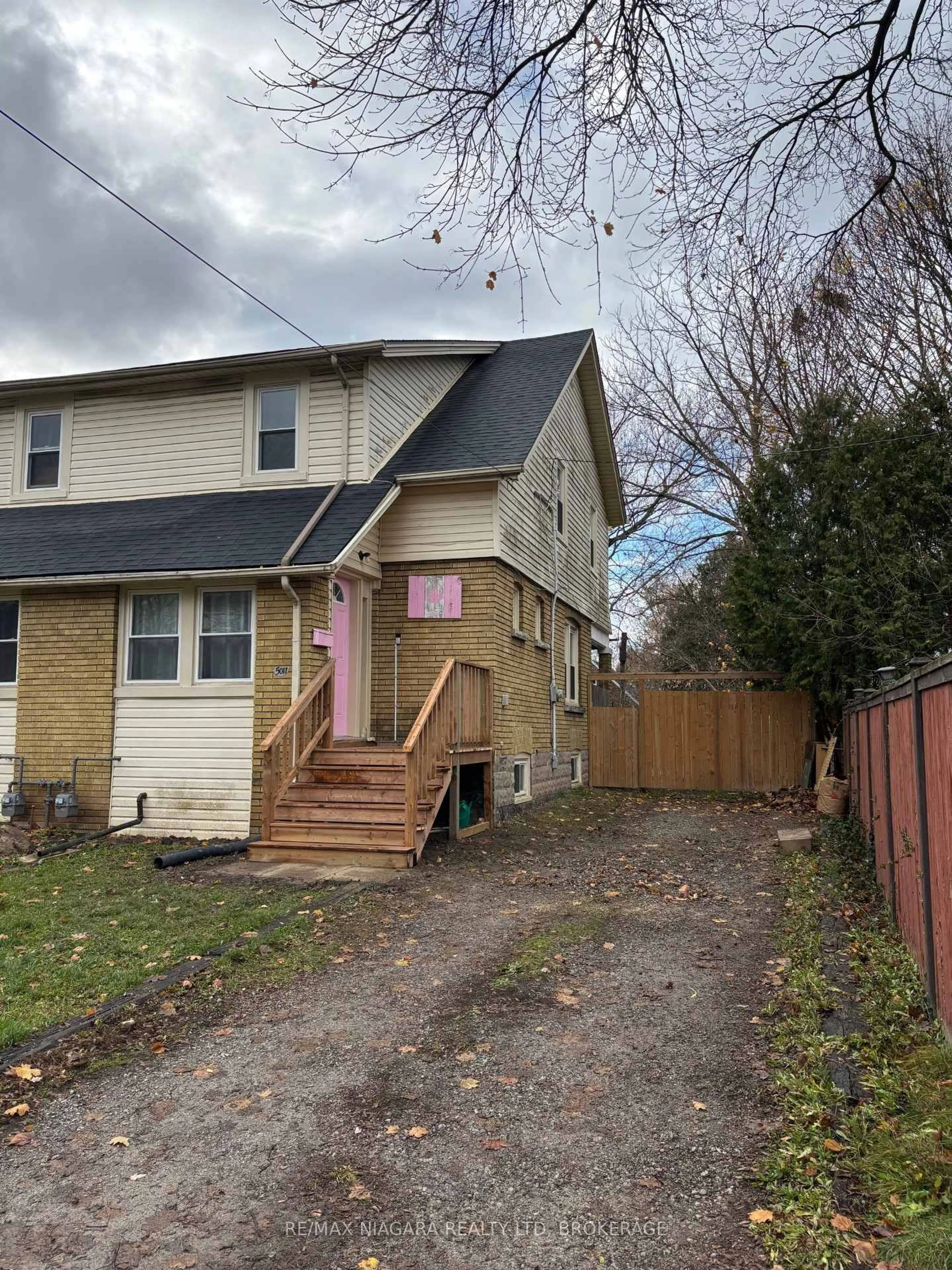 Unknown for 5011 Fifth Ave, Niagara Falls Ontario L2E 4S6