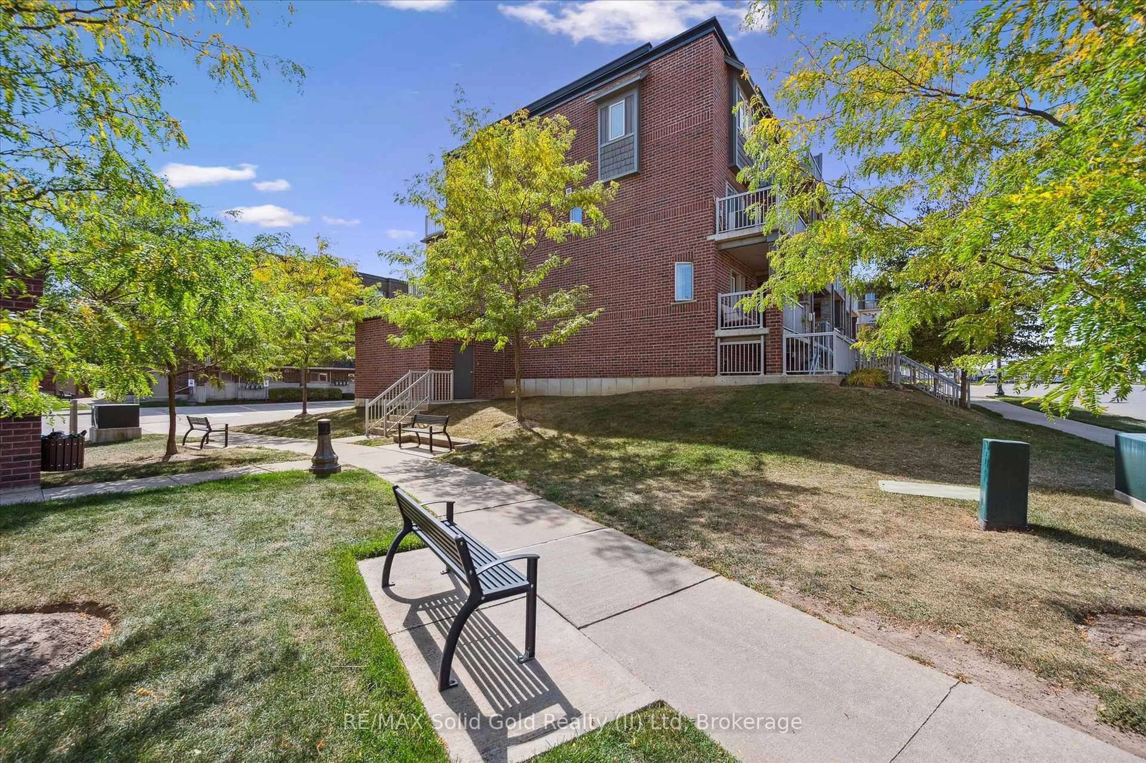 Patio, street for 24 Sienna St #D, Kitchener Ontario N2R 0H6