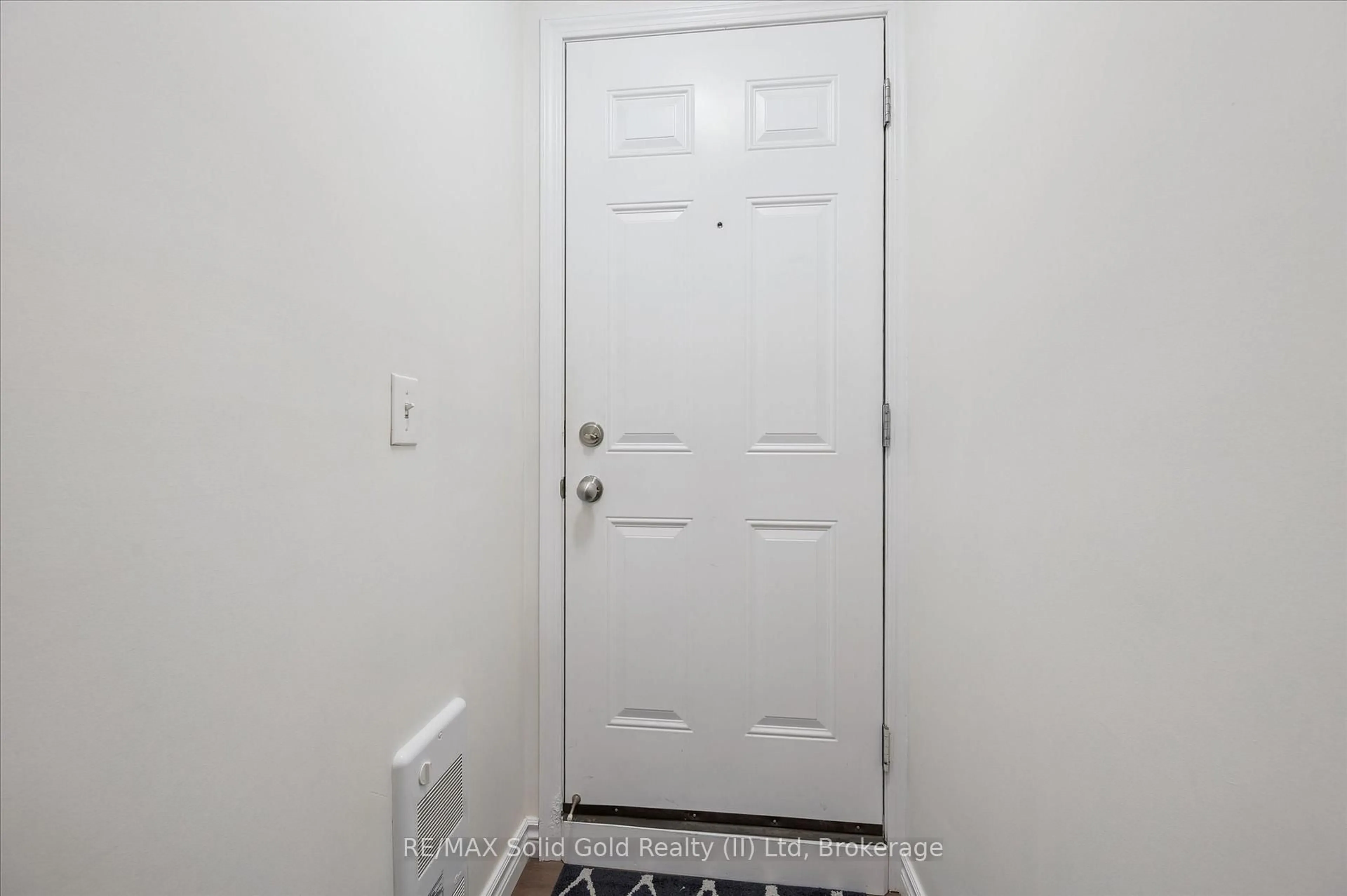 Indoor entryway for 24 Sienna St #D, Kitchener Ontario N2R 0H6
