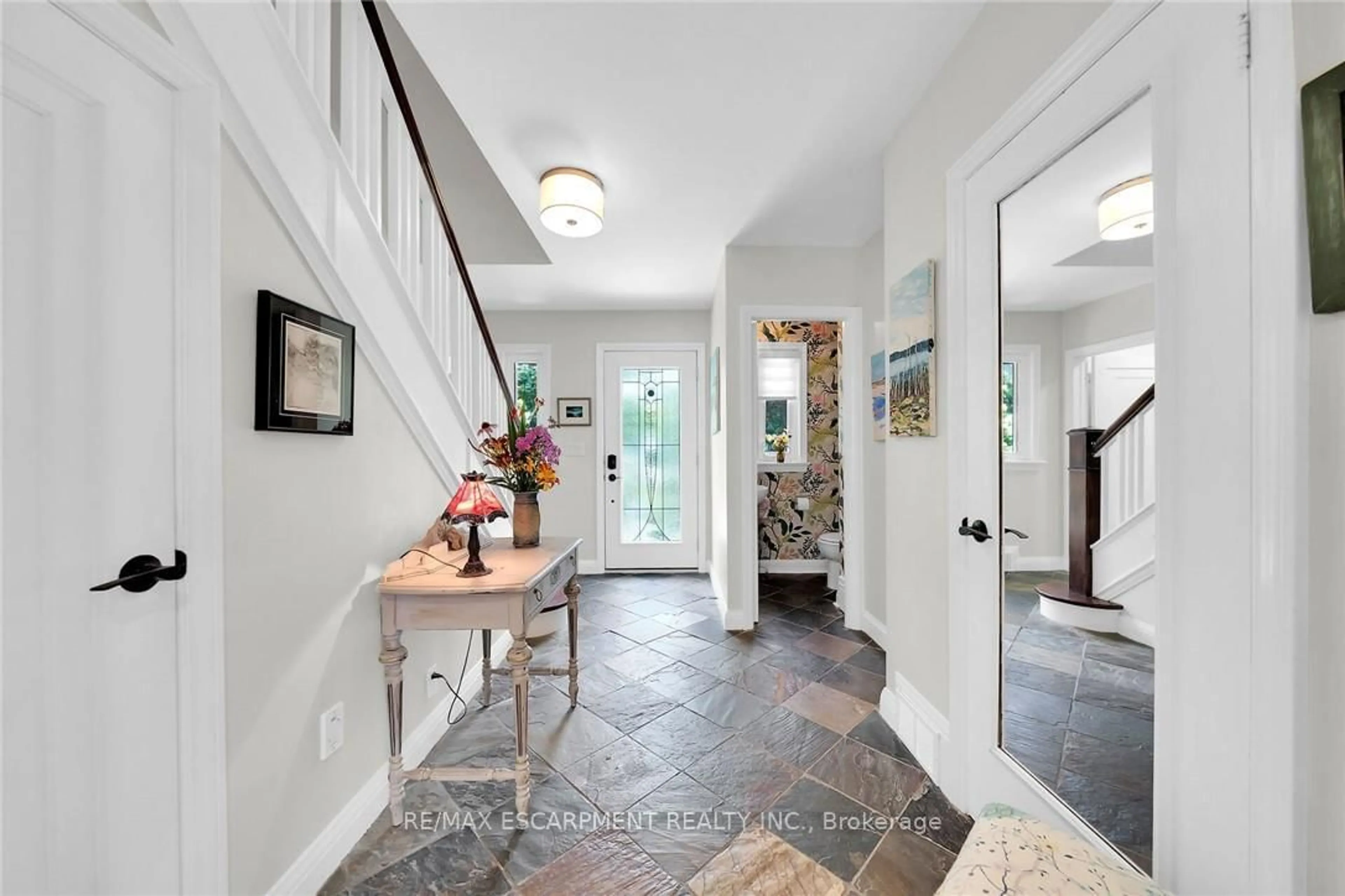 Indoor entryway for 14 Simcoe Blvd, Norfolk Ontario N3Y 3L5