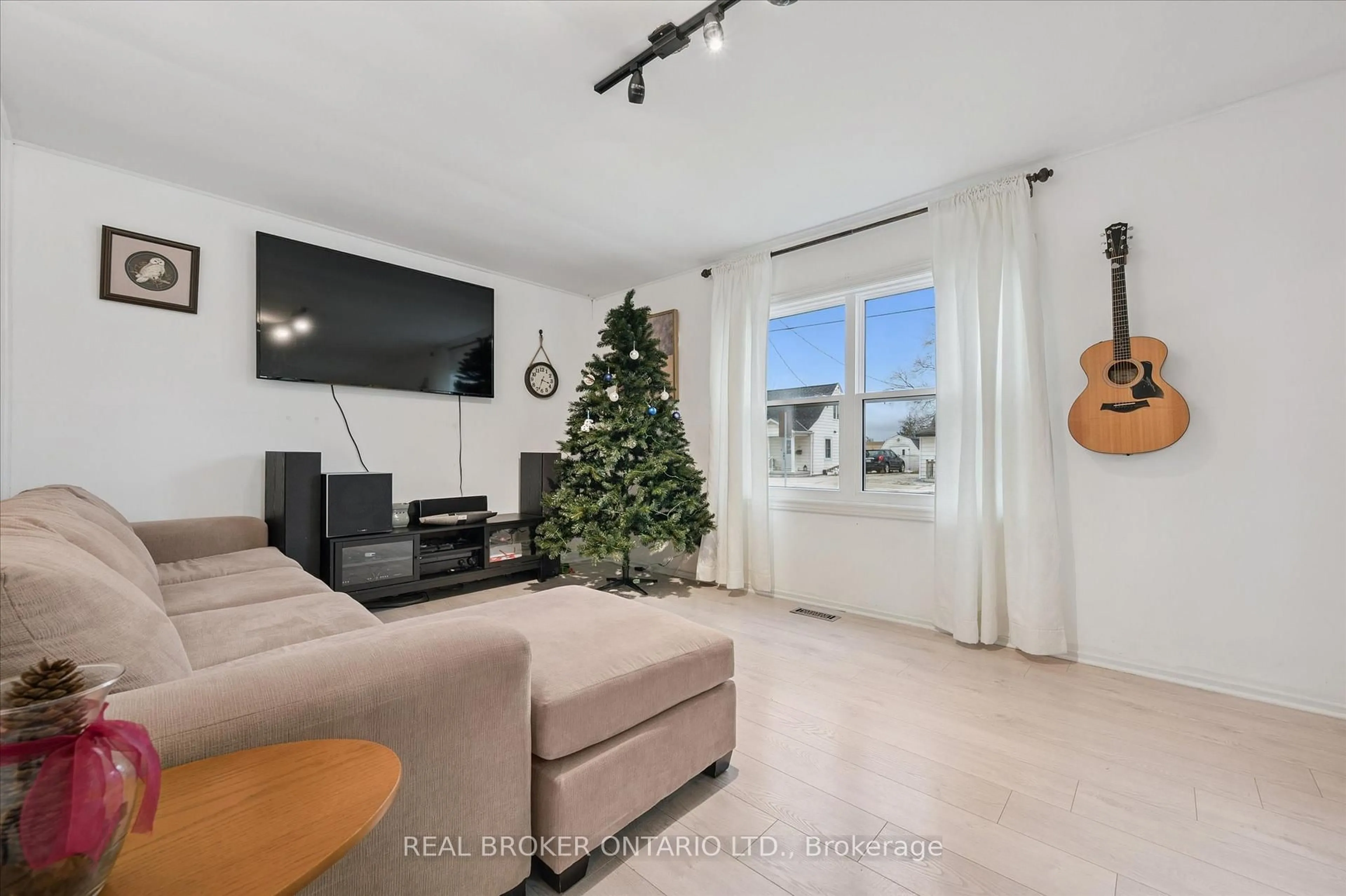 Living room with furniture, unknown for 429 Clayton St, North Perth Ontario N4W 2G4