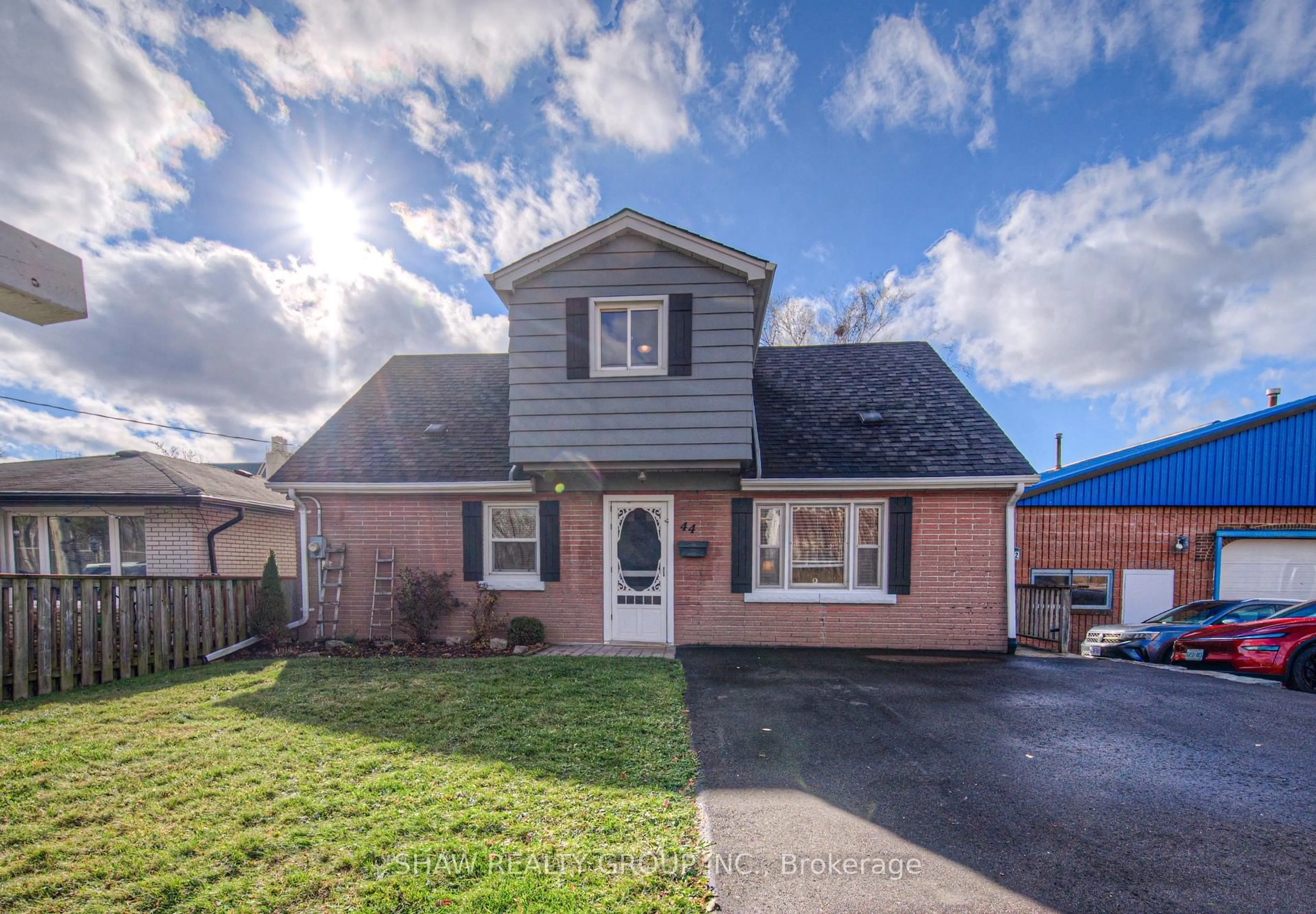 Unknown for 44 Jaffray St, Cambridge Ontario N1R 3H9