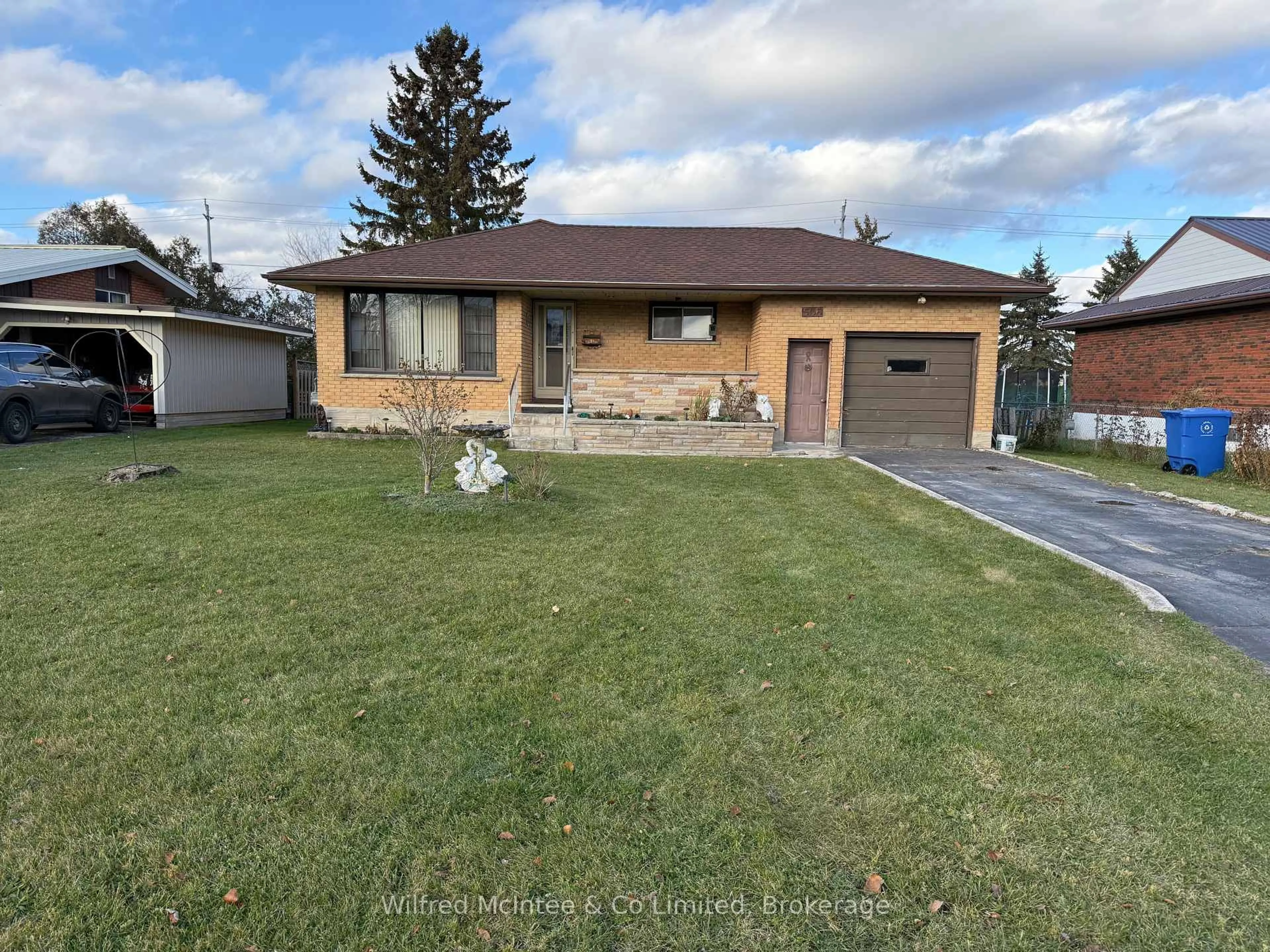 Unknown for 506 14th St, Hanover Ontario N4N 1Z9