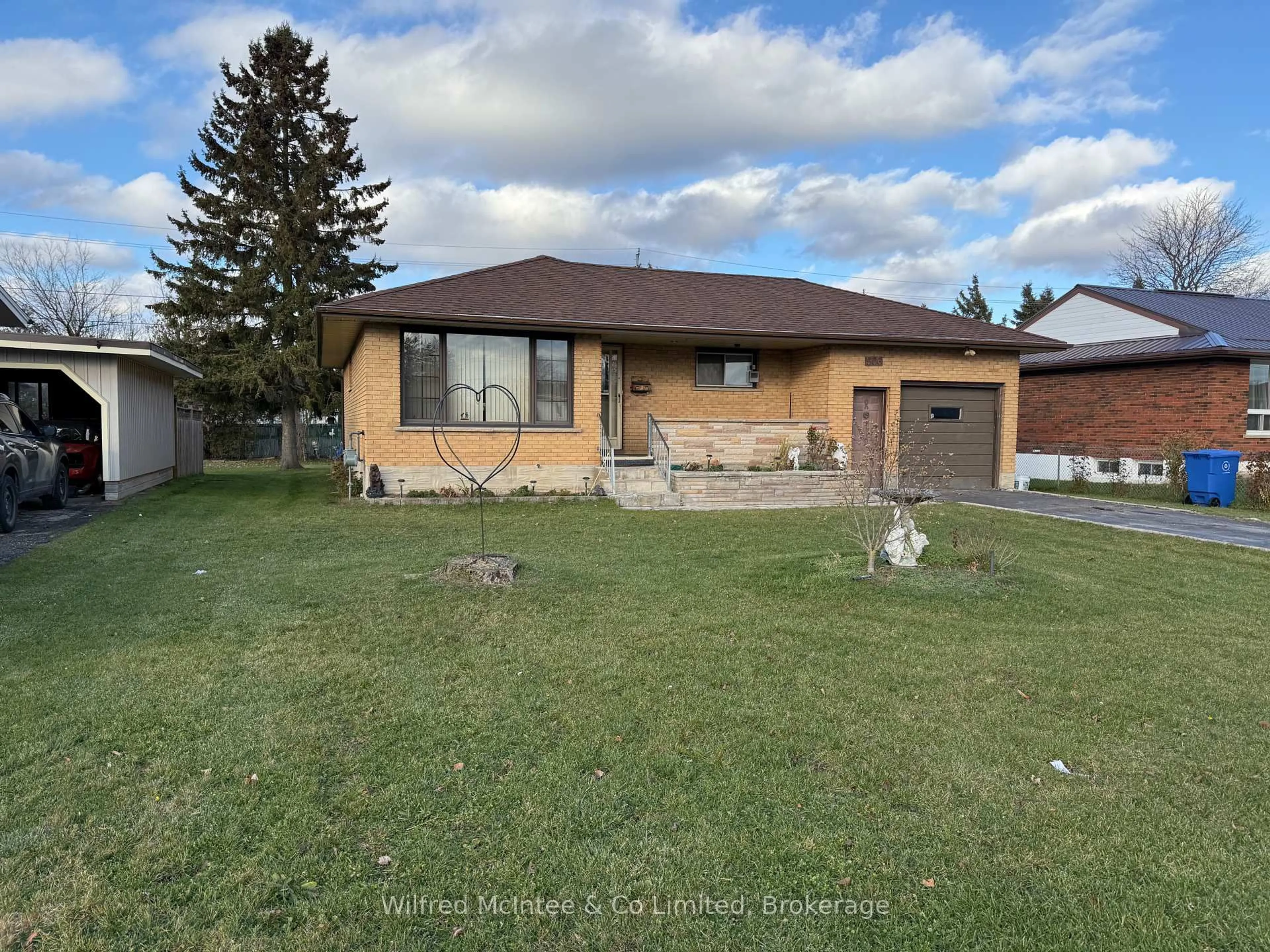 A pic from outside/outdoor area/front of a property/back of a property/a pic from drone, street for 506 14th St, Hanover Ontario N4N 1Z9