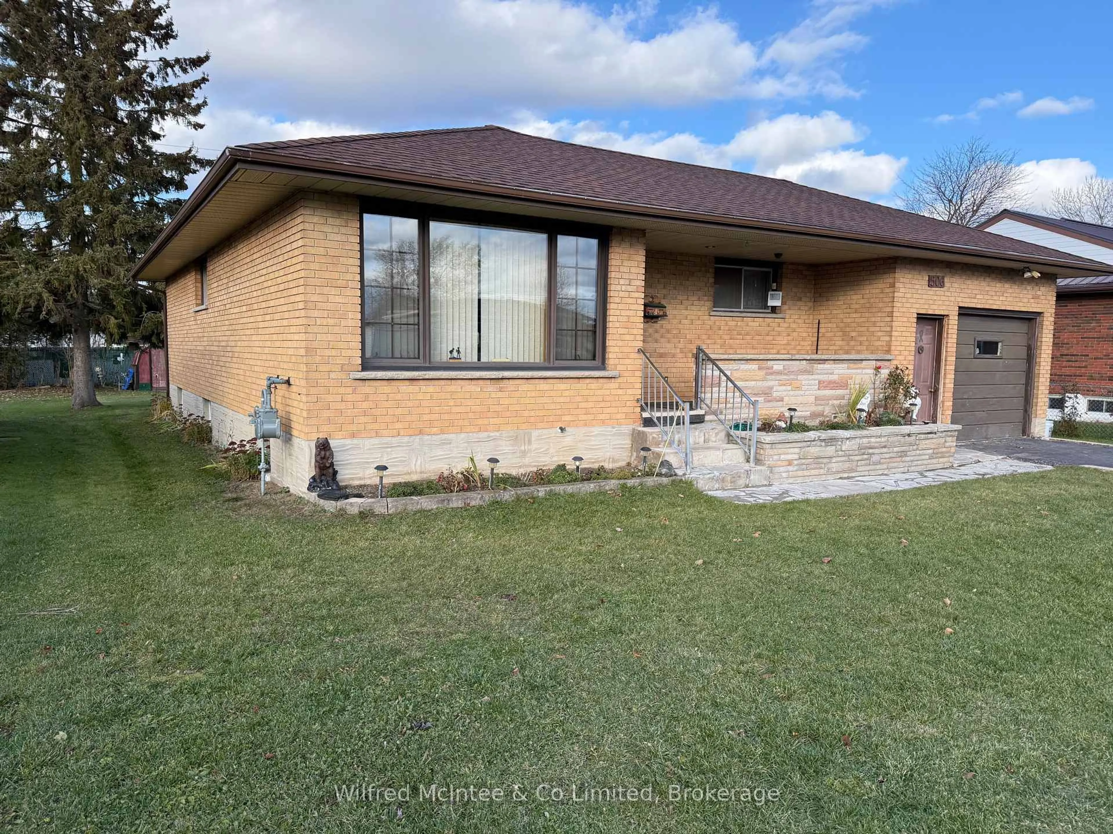 Home with brick exterior material, building for 506 14th St, Hanover Ontario N4N 1Z9