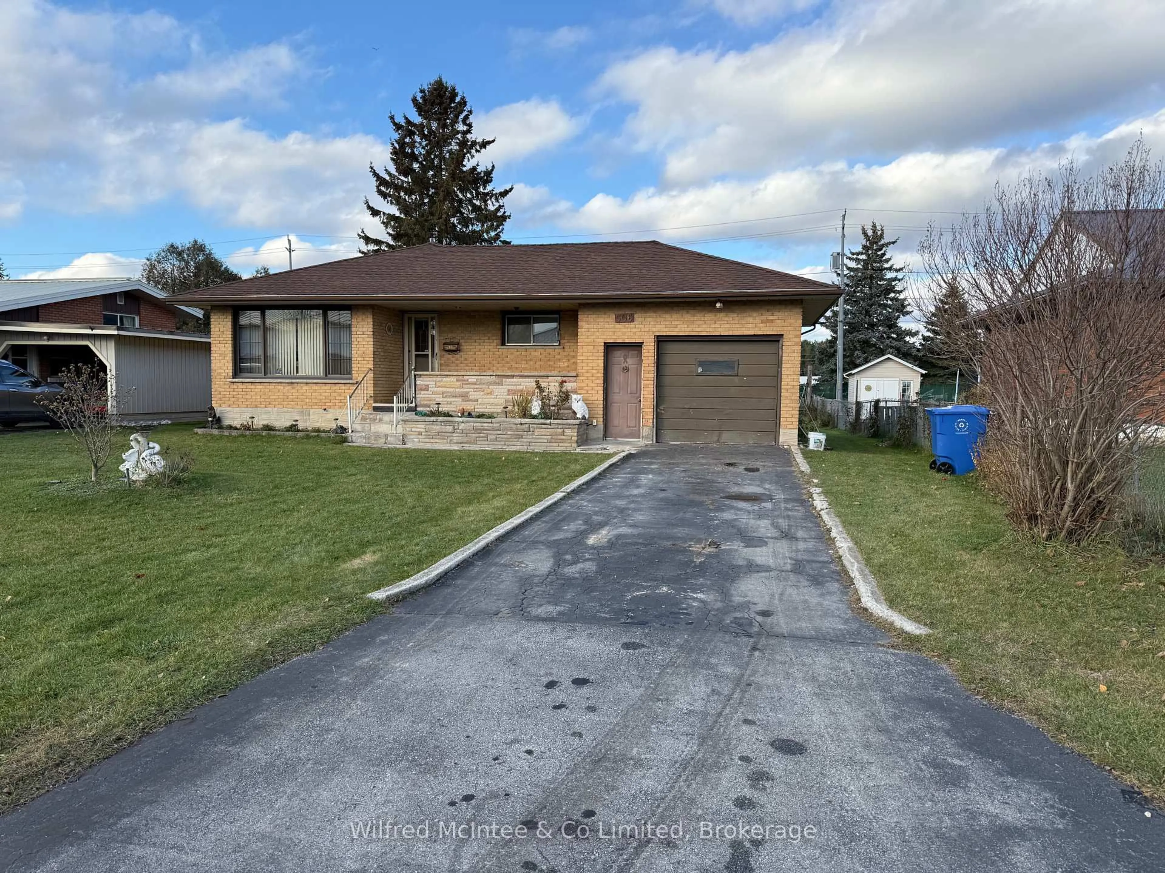 Unknown for 506 14th St, Hanover Ontario N4N 1Z9